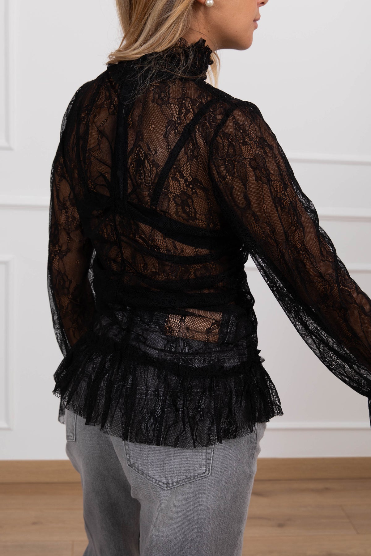 Blusa in pizzo variante nero Susy Mix