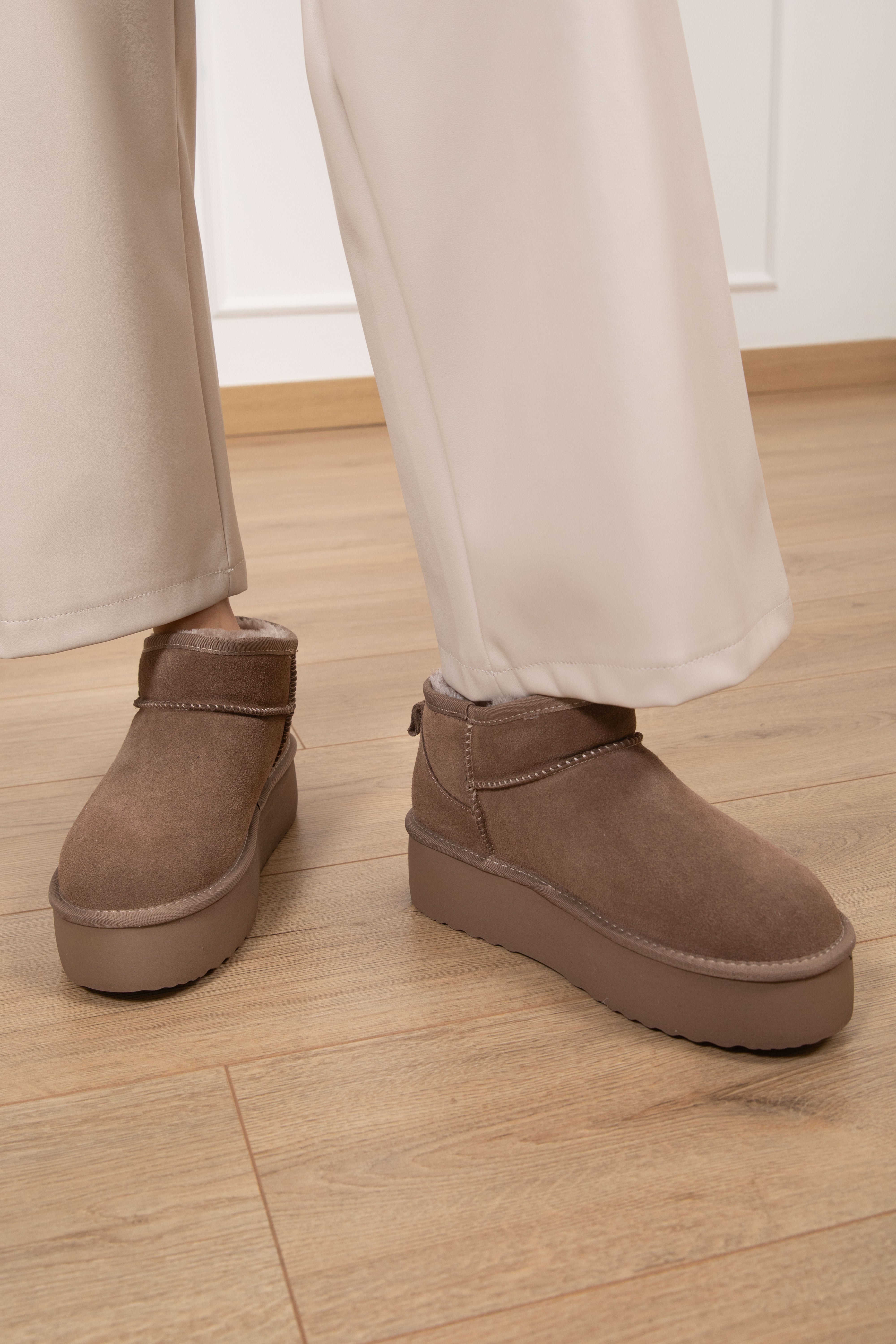 Stivaletto platform in camoscio Attika