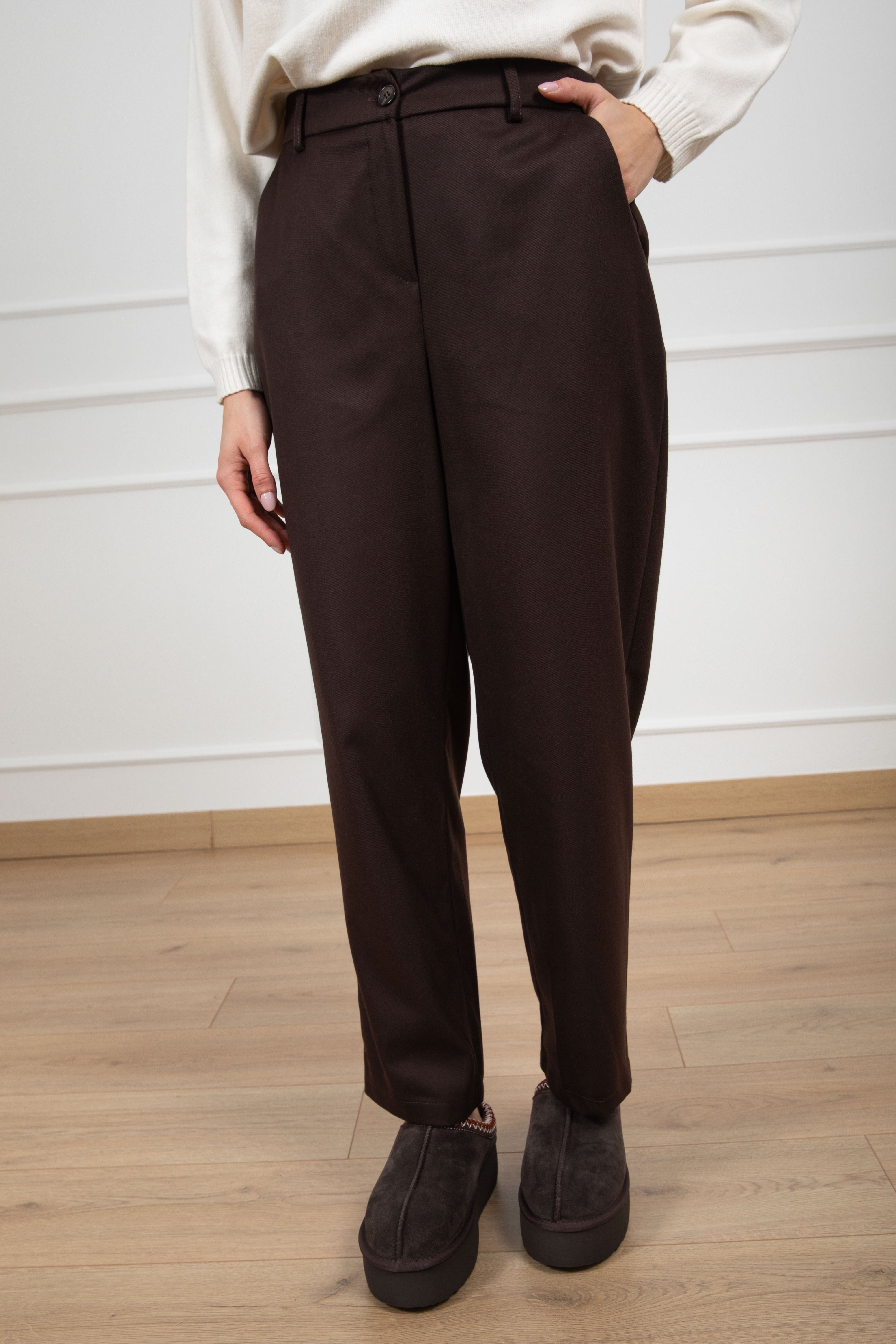 Pantalone carrot-fit in calda viscosa Tensione IN