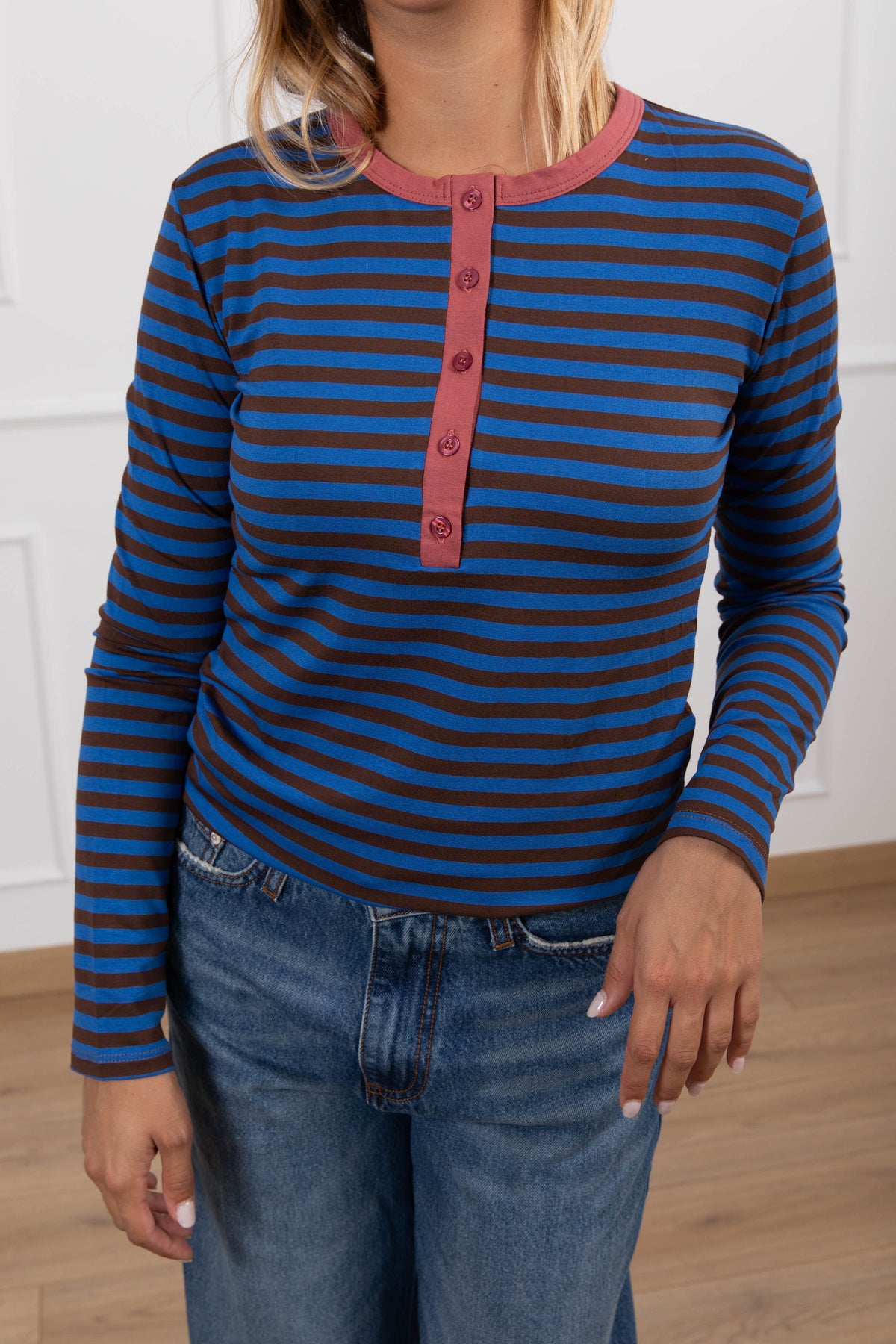 T-shirt serafino a righe con collo a contrasto Haveone