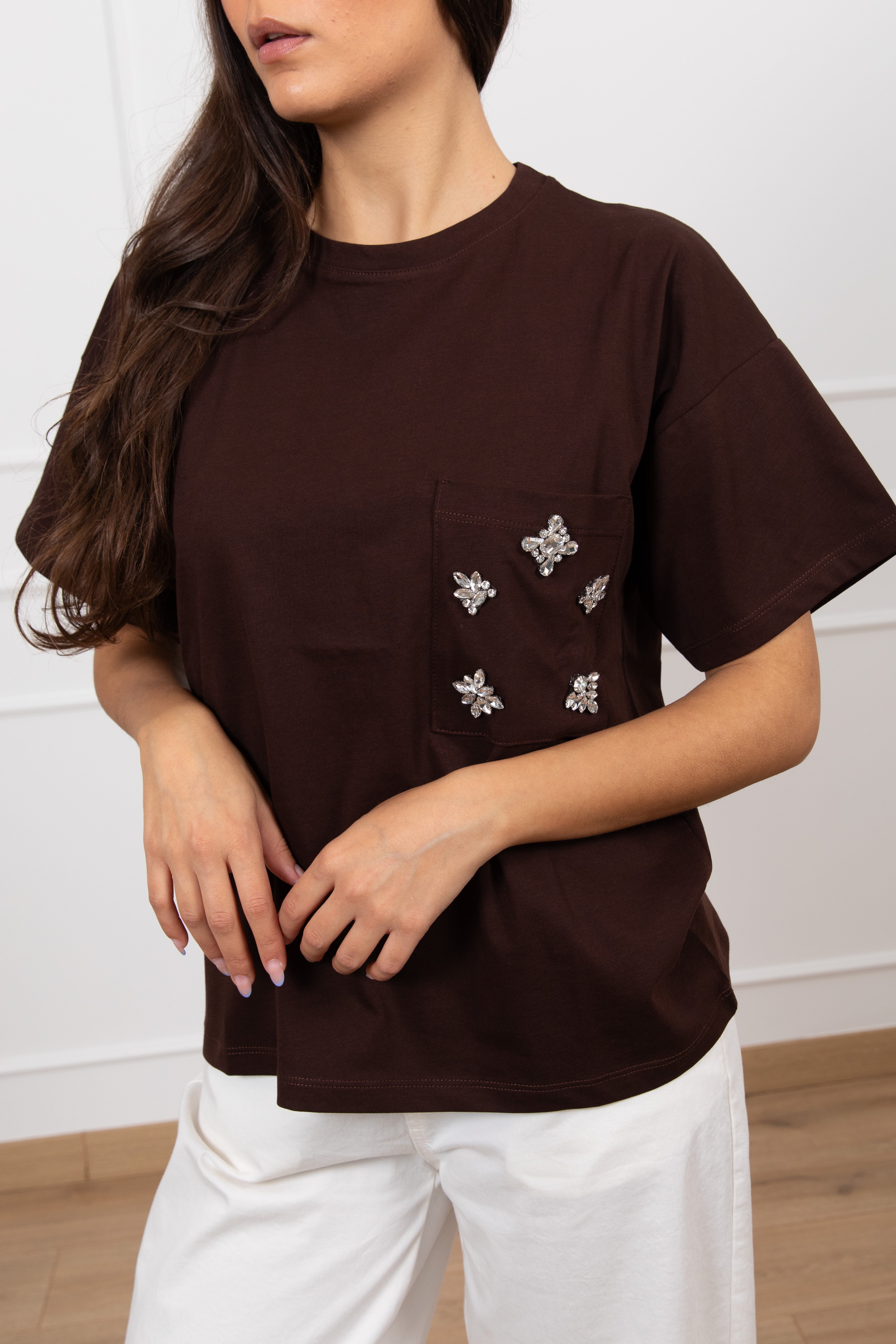 T-shirt con applicazioni gioiello sulla tasca ViCOLO