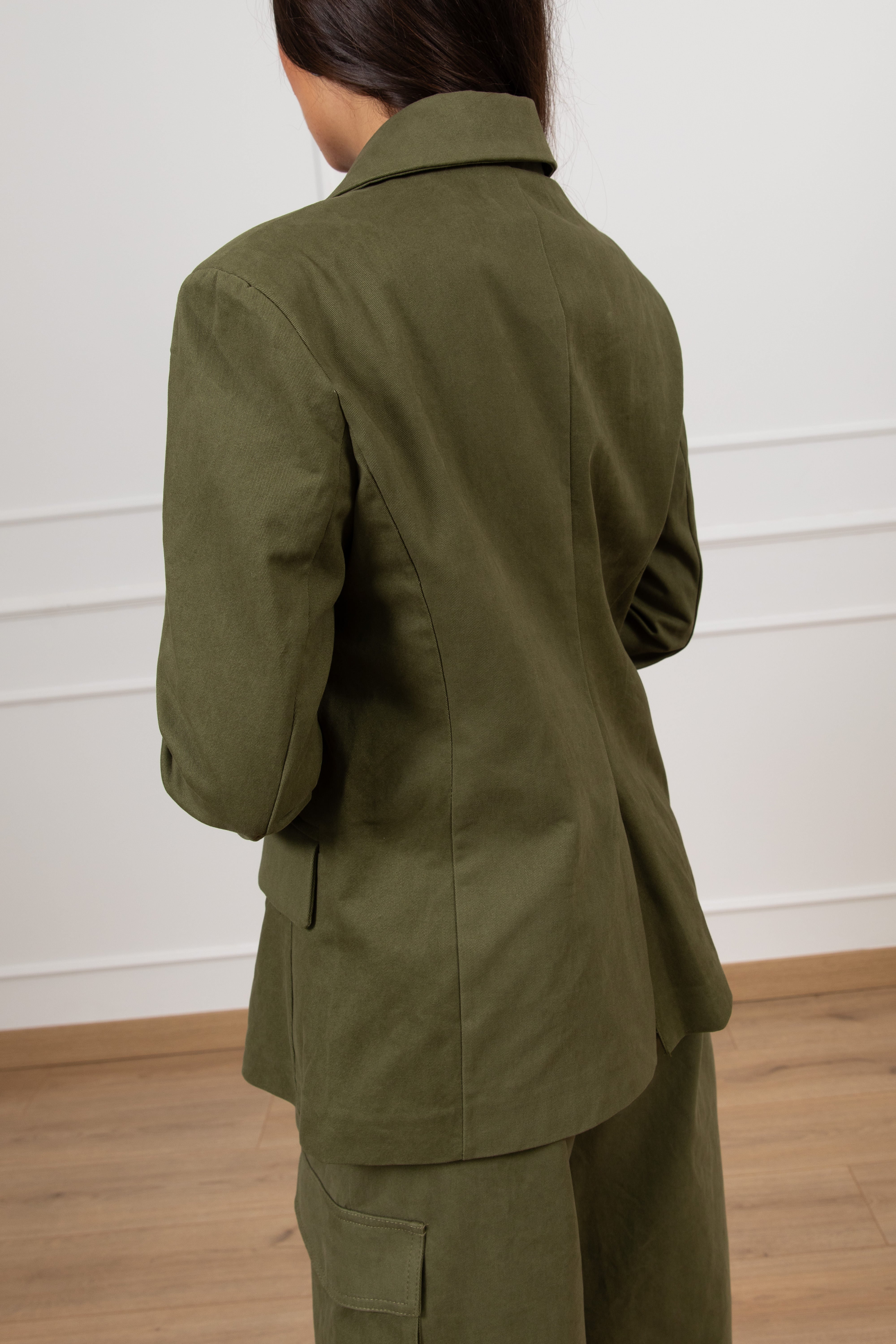 Giacca in gabardina con bottone spostato Tensione IN