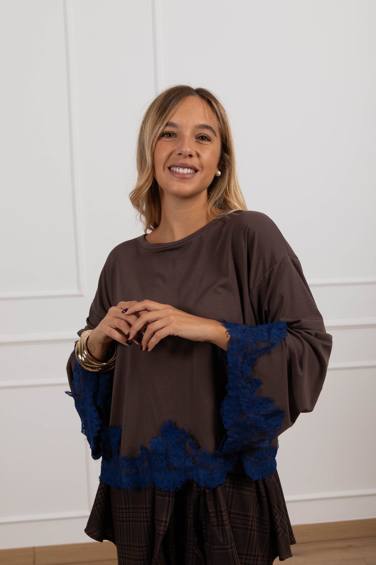 T-shirt con manica ampia e pizzo variante moro/royal Haveone