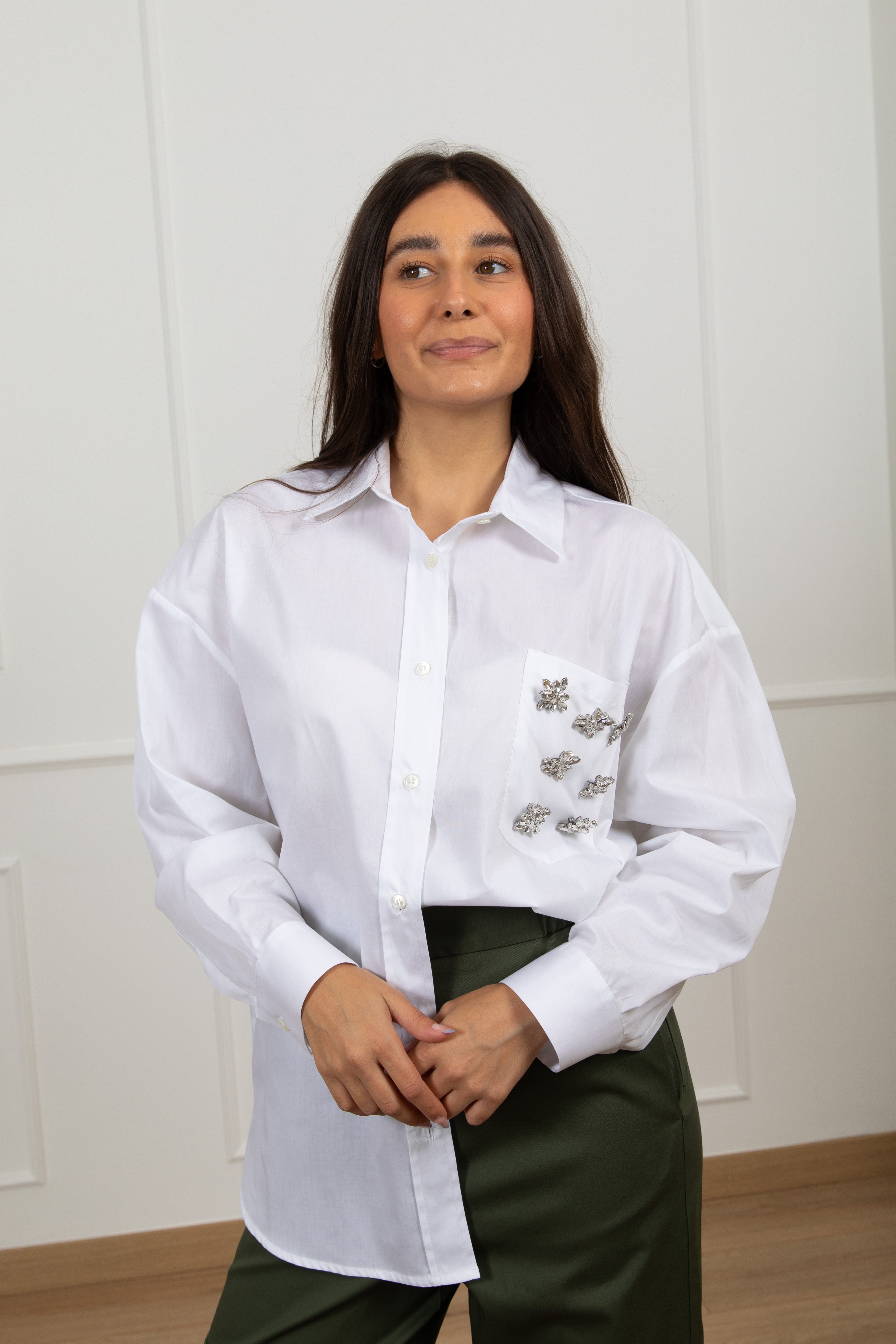Camicia con applicazioni gioiello sulla tasca ViCOLO