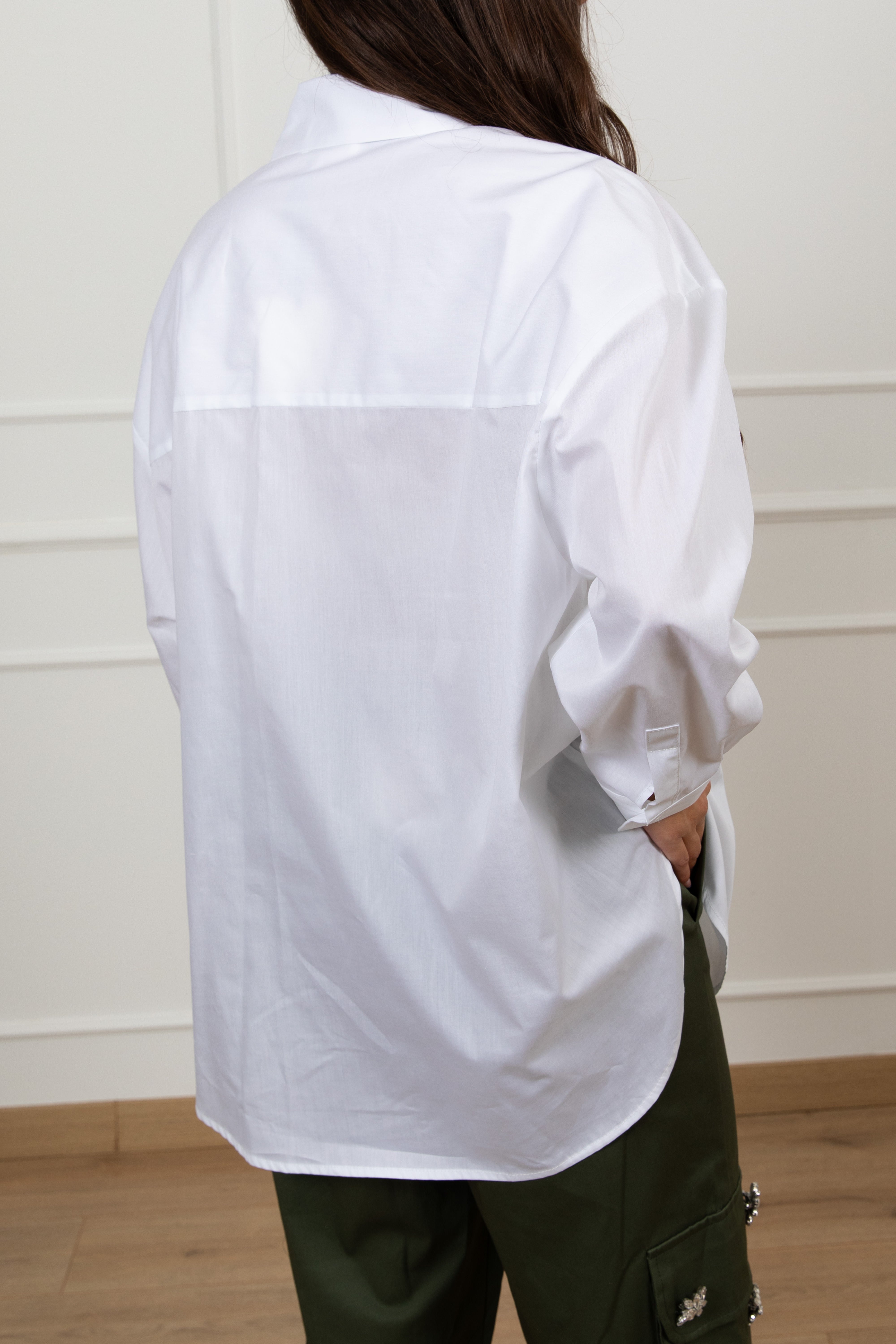 Camicia con applicazioni gioiello sulla tasca ViCOLO
