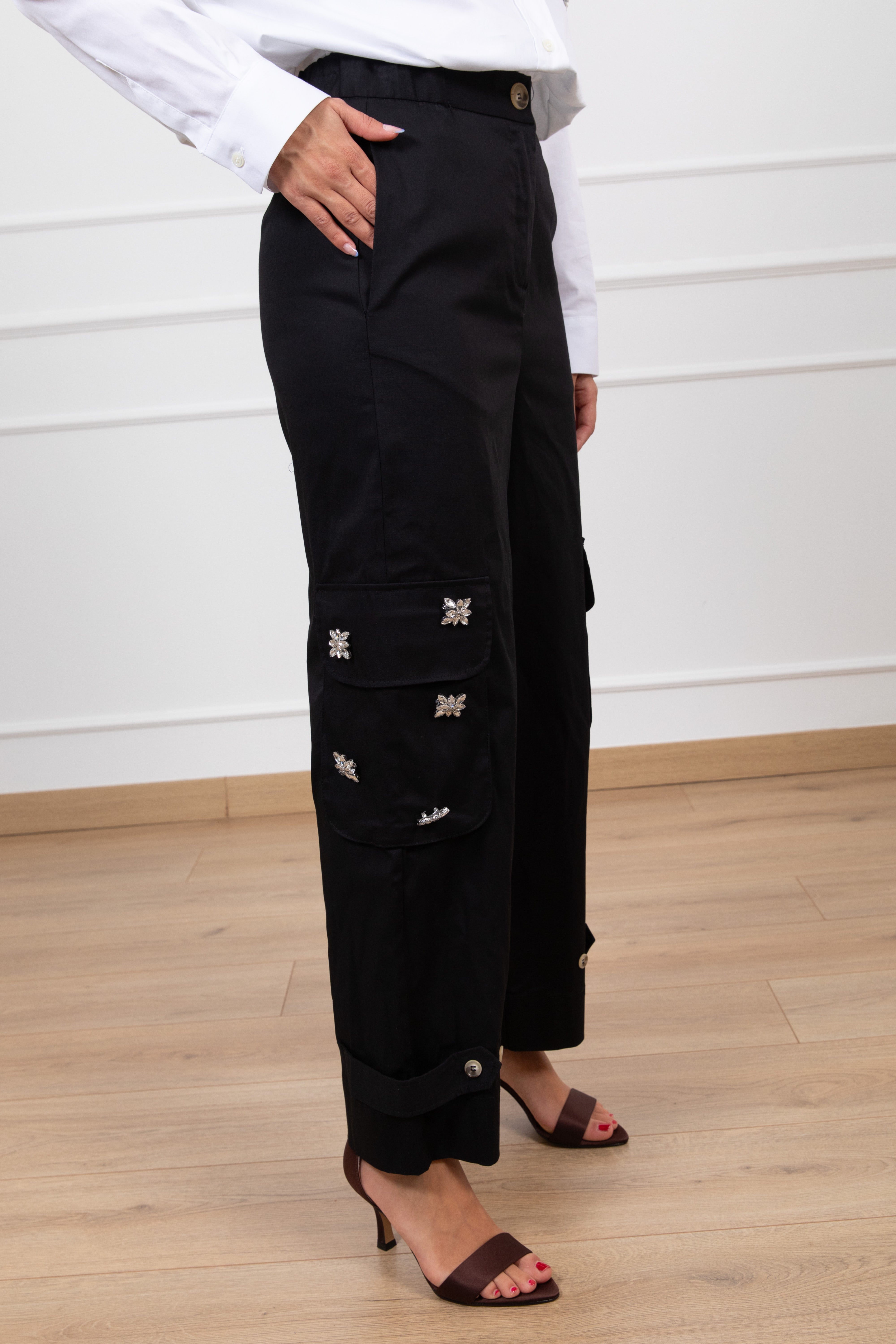 Pantalone cargo con applicazioni gioiello sulle tasche ViCOLO