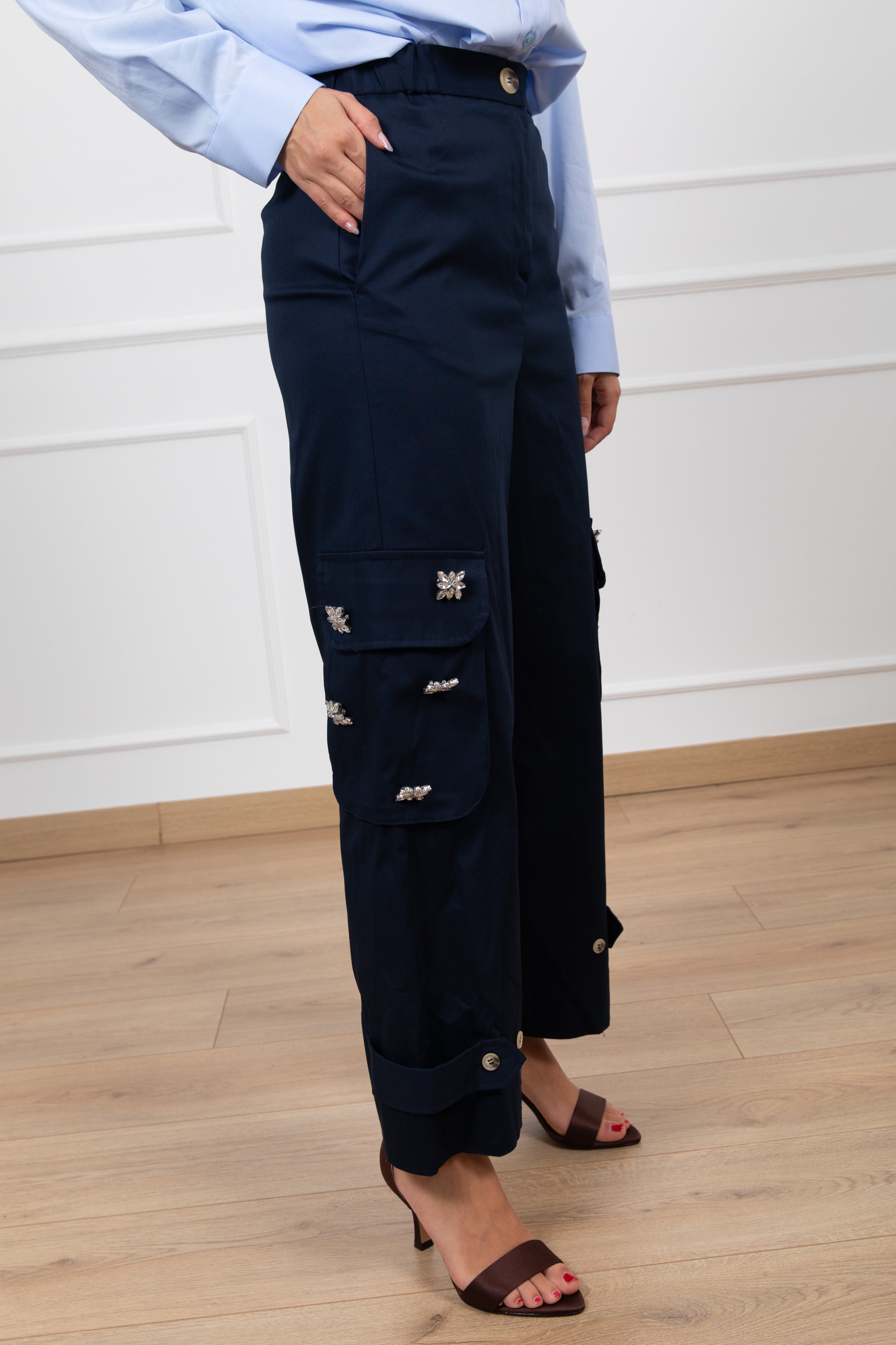 Pantalone cargo con applicazioni gioiello sulle tasche ViCOLO
