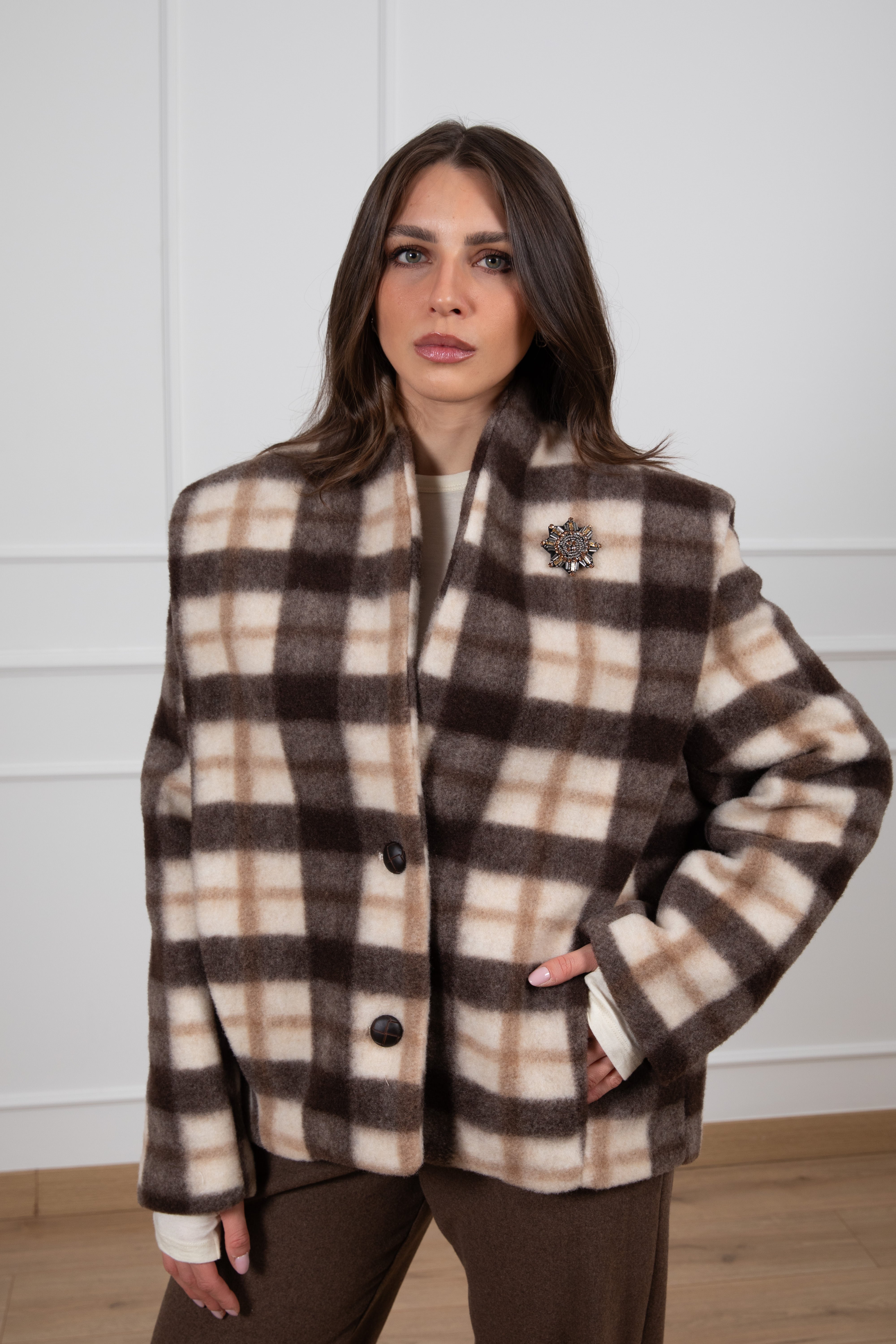 Giaccone check in lana pettinata con aletta e spilla Motel