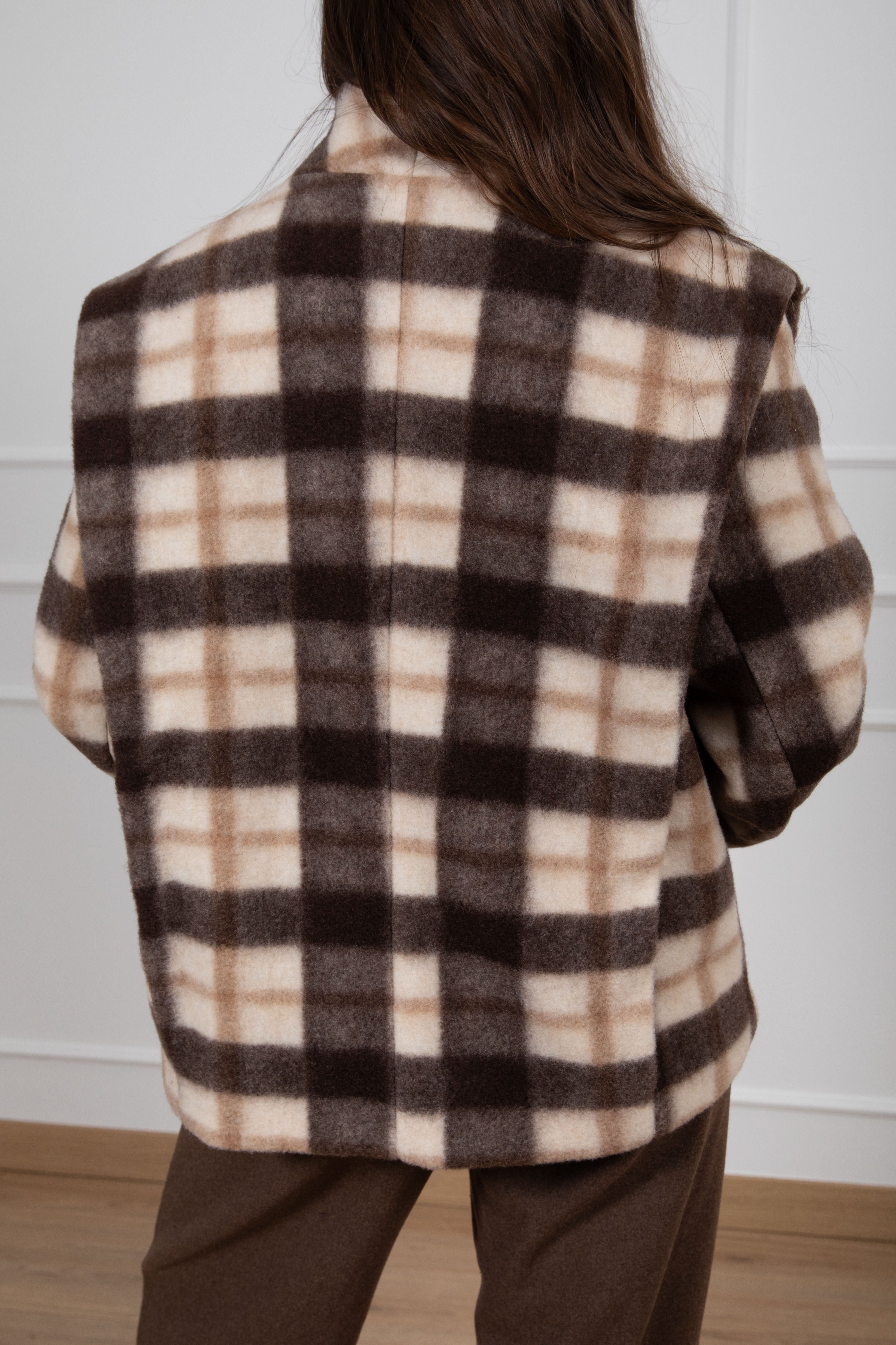 Giaccone check in lana pettinata con aletta e spilla Motel