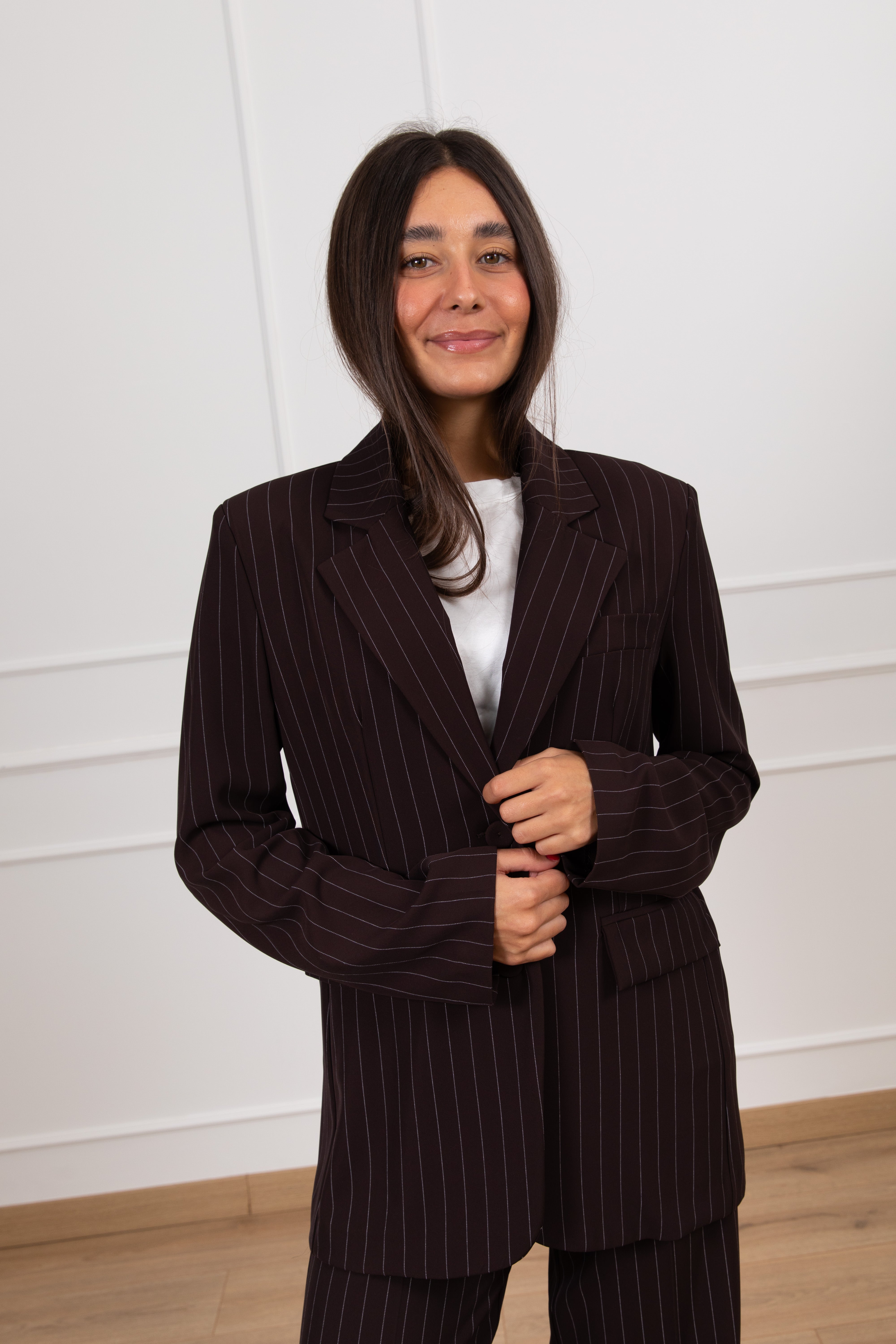 Tailleur gessato tessuto fluido giacca e pantalone gamba dritta Tensione IN