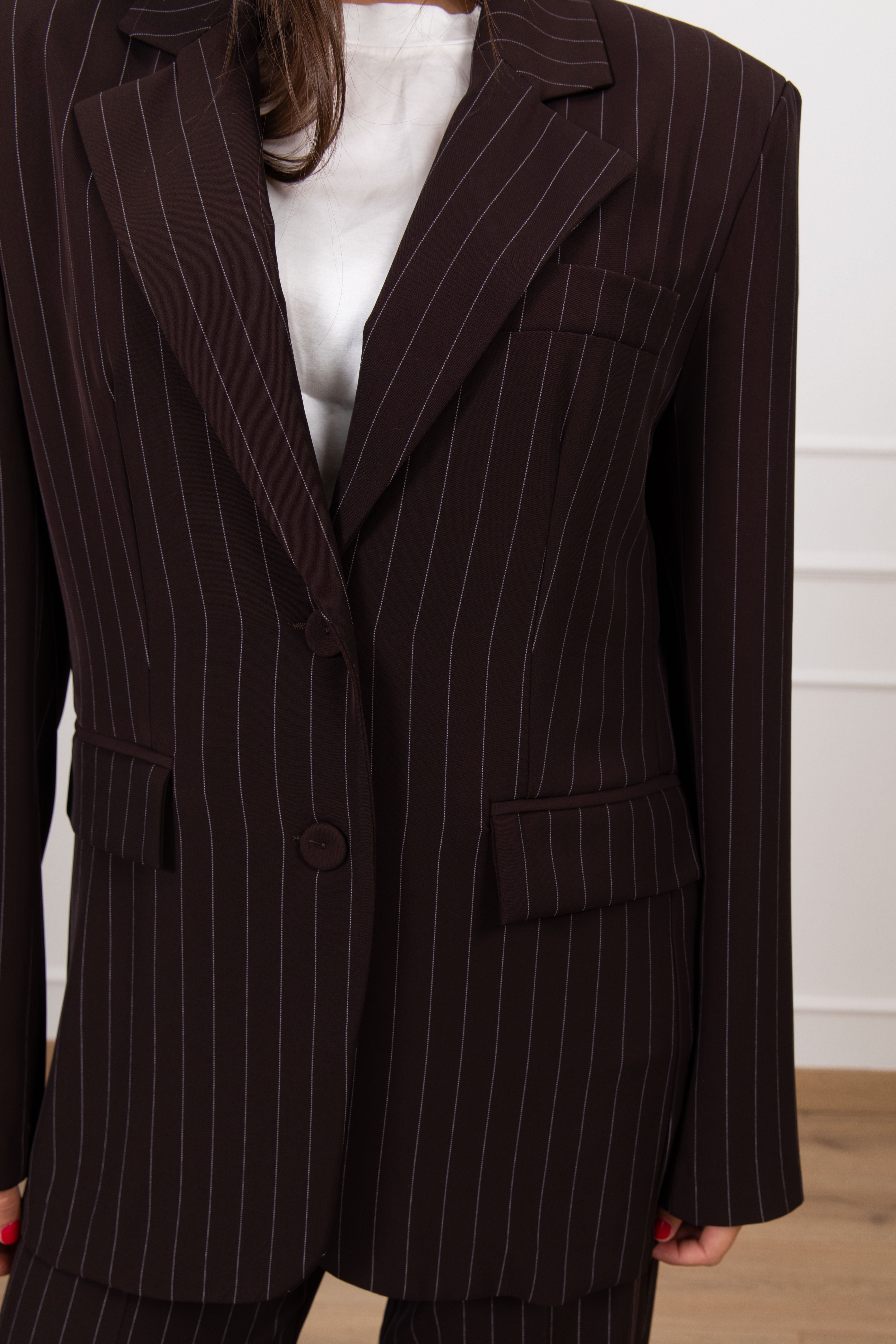 Tailleur gessato tessuto fluido giacca e pantalone gamba dritta Tensione IN