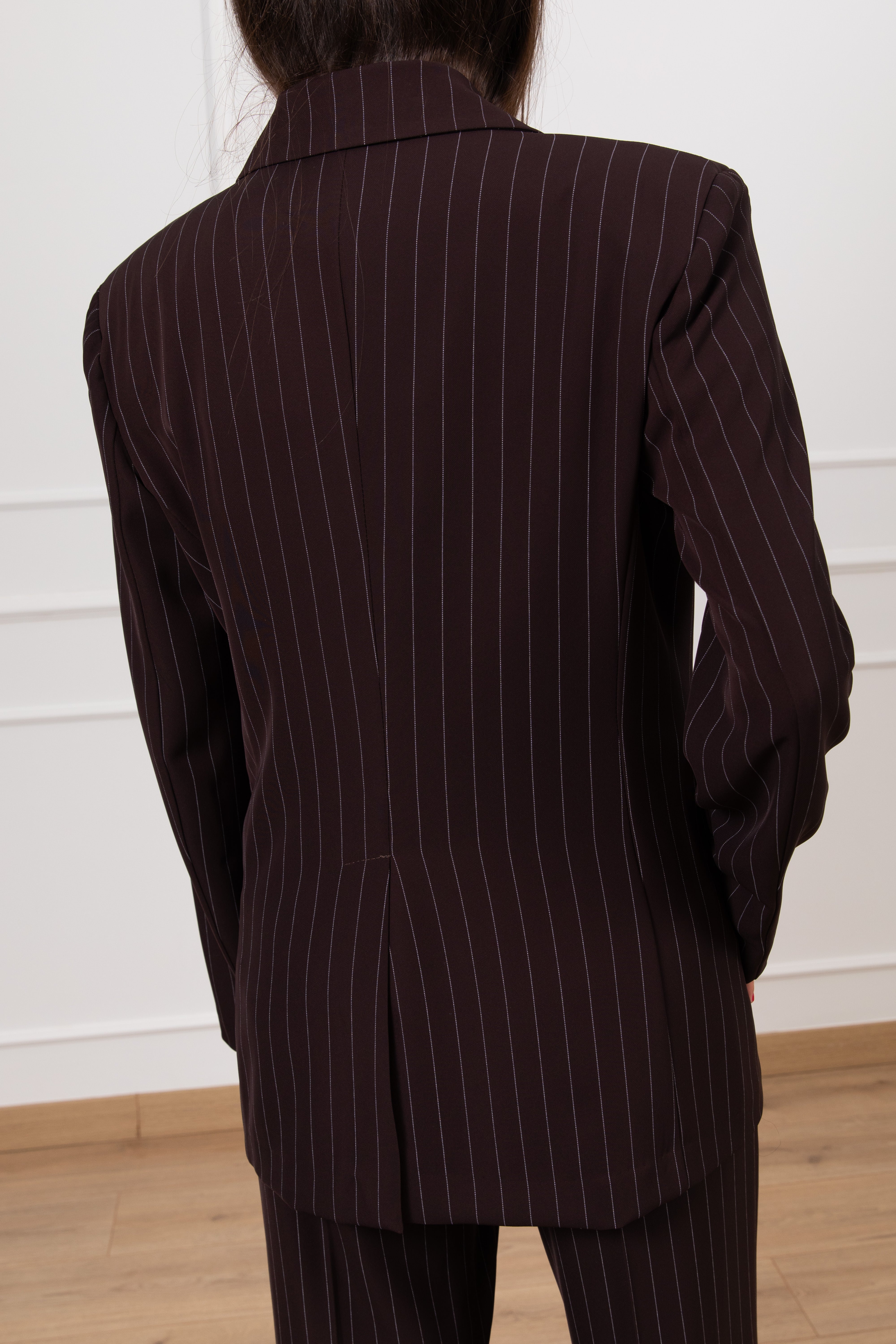 Tailleur gessato tessuto fluido giacca e pantalone gamba dritta Tensione IN