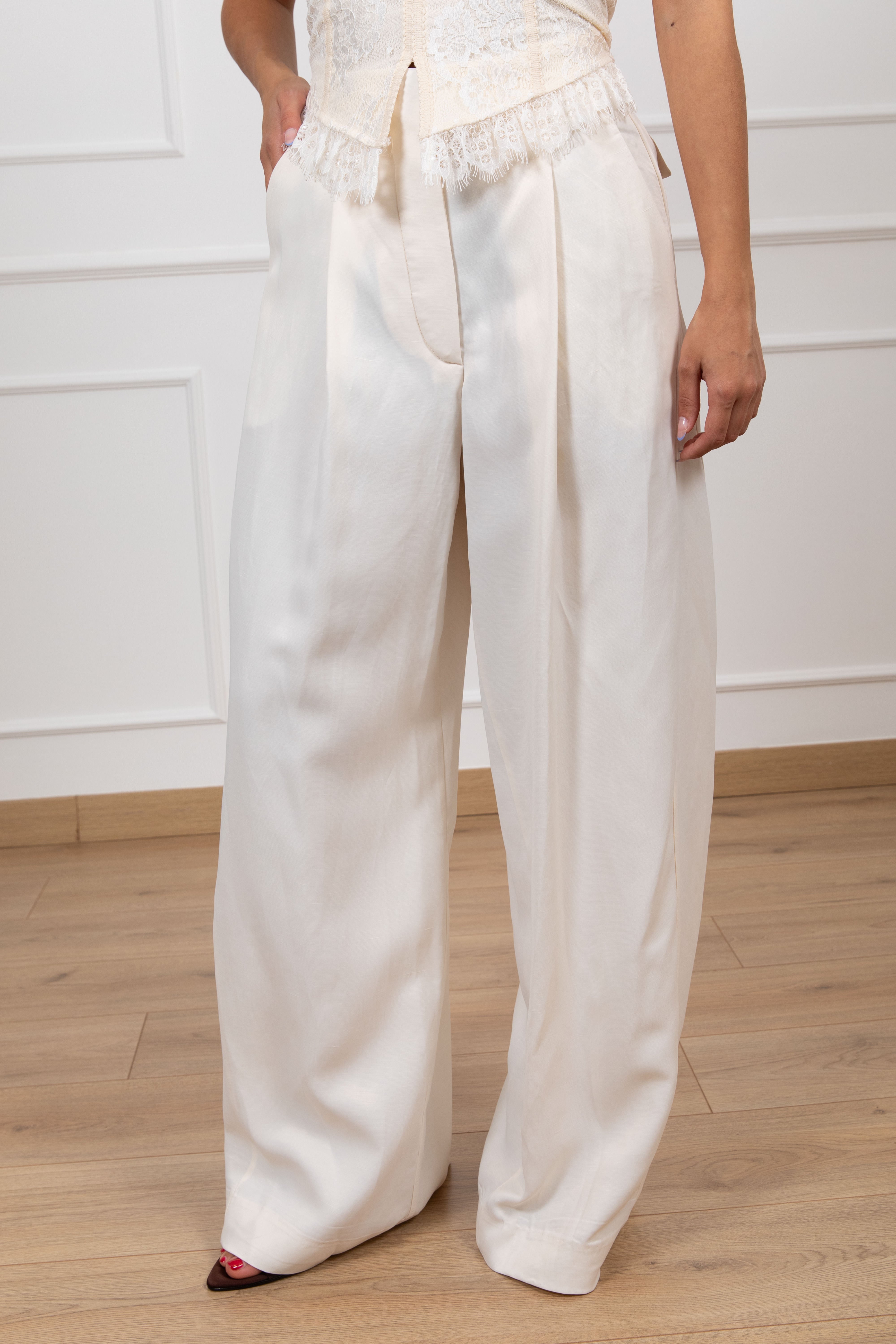 Pantalone barrel-fit in viscosa con tasca a patta Tensione IN