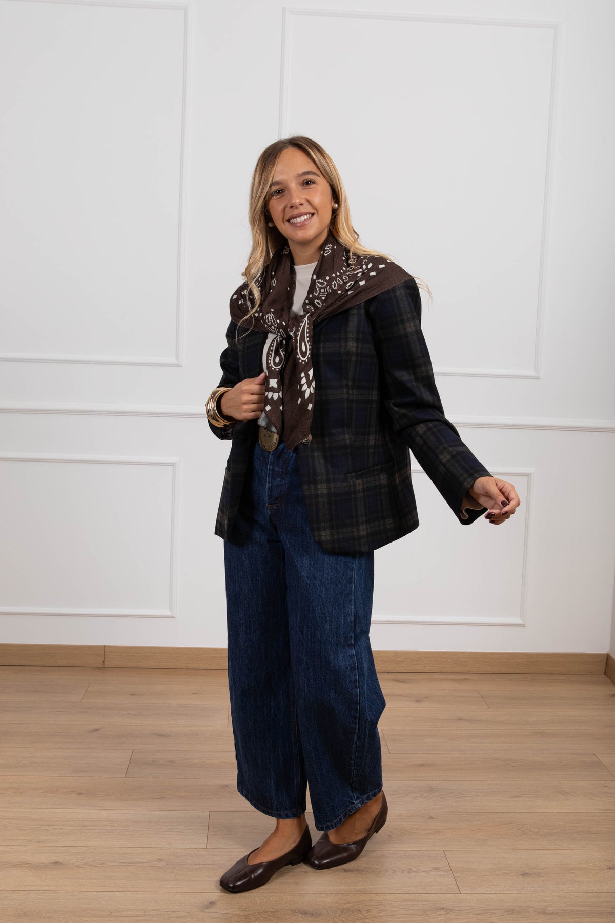 Jeans lavaggio blu con cintura placca Tensione IN