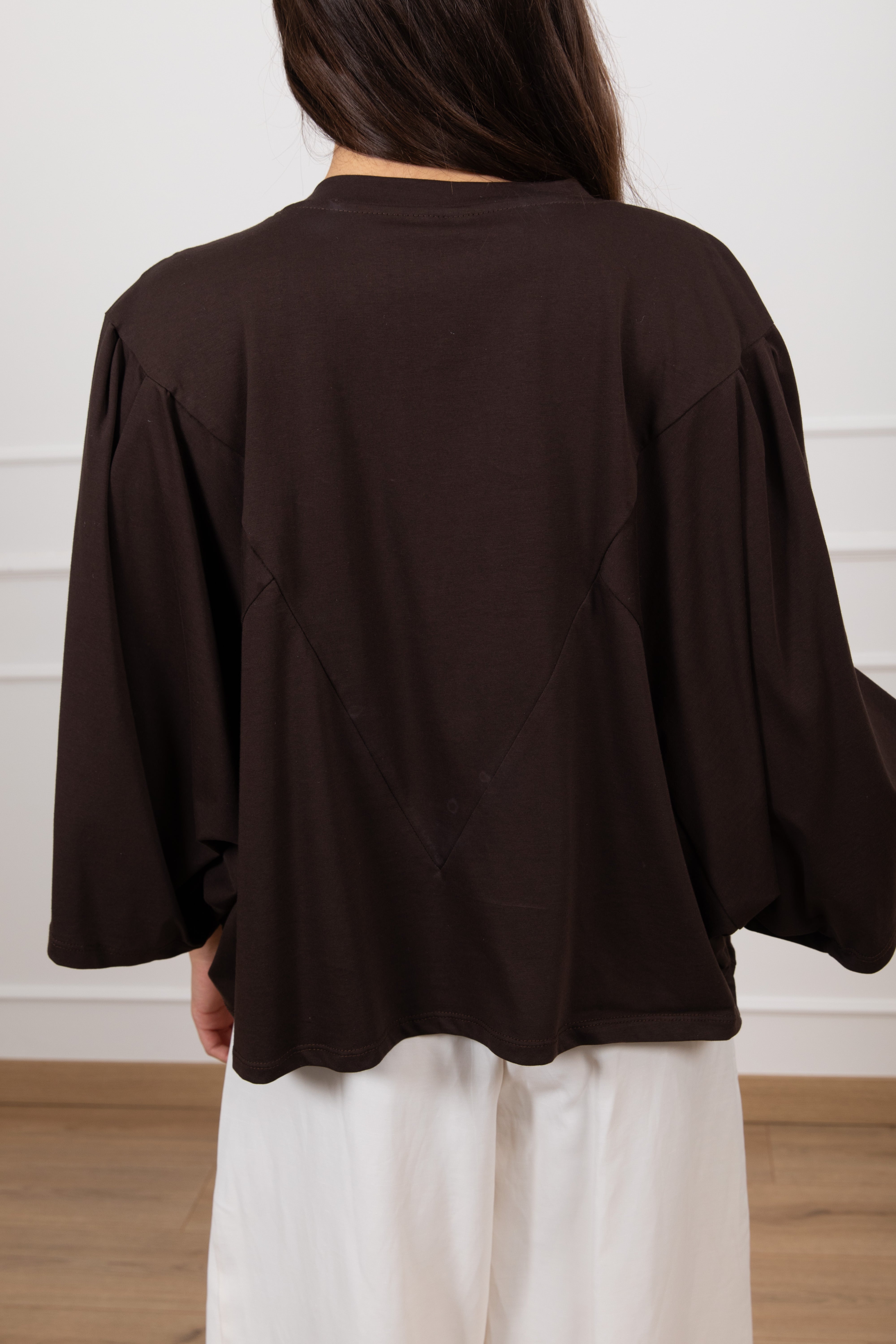 T-shirt manica pipistrello con "V" paillettes Tensione IN