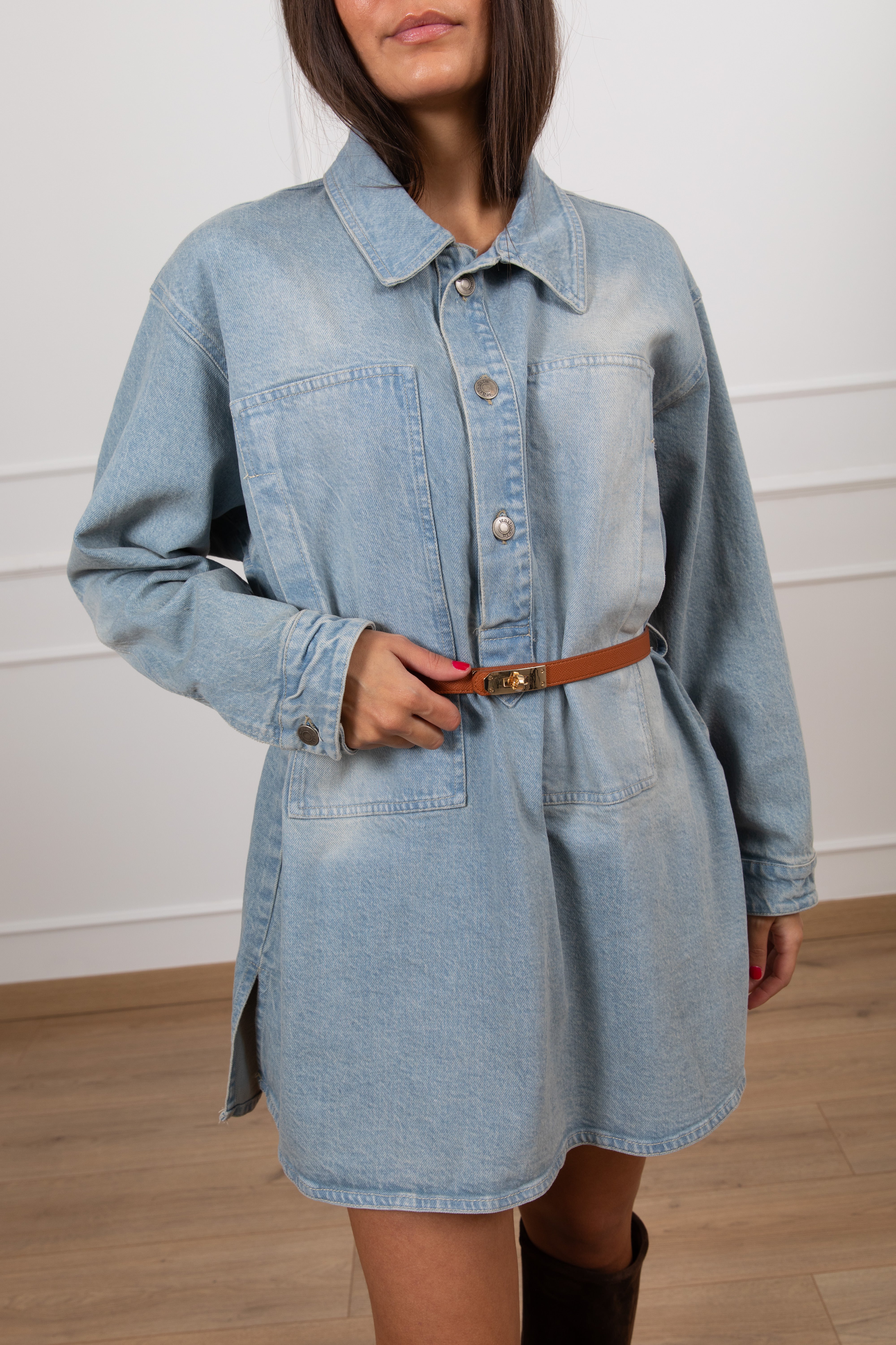 Mini-abito in jeans con cintura lucchetto Tensione IN