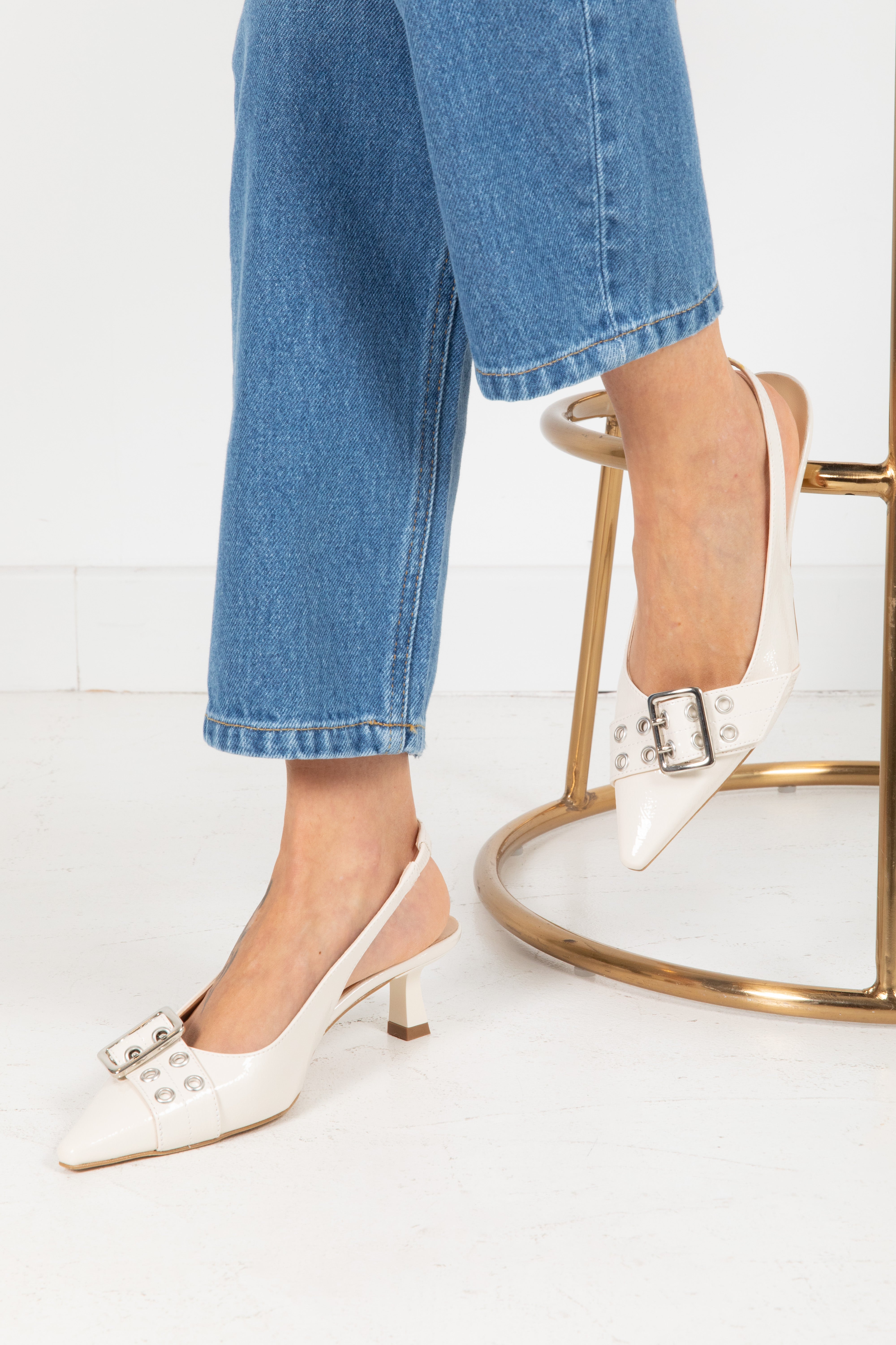 Sling back in vernice con fibbia Ovyé