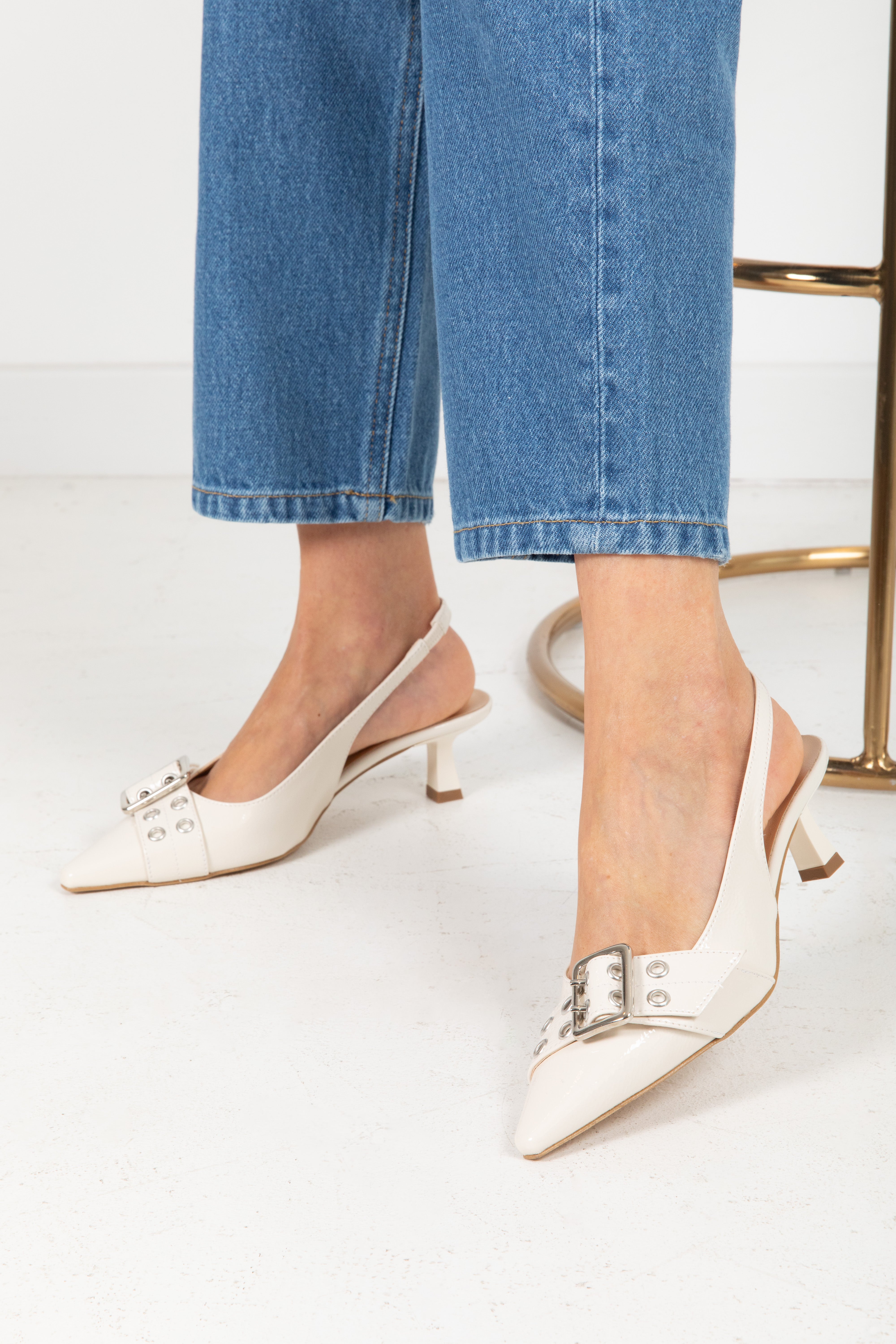 Sling back in vernice con fibbia Ovyé