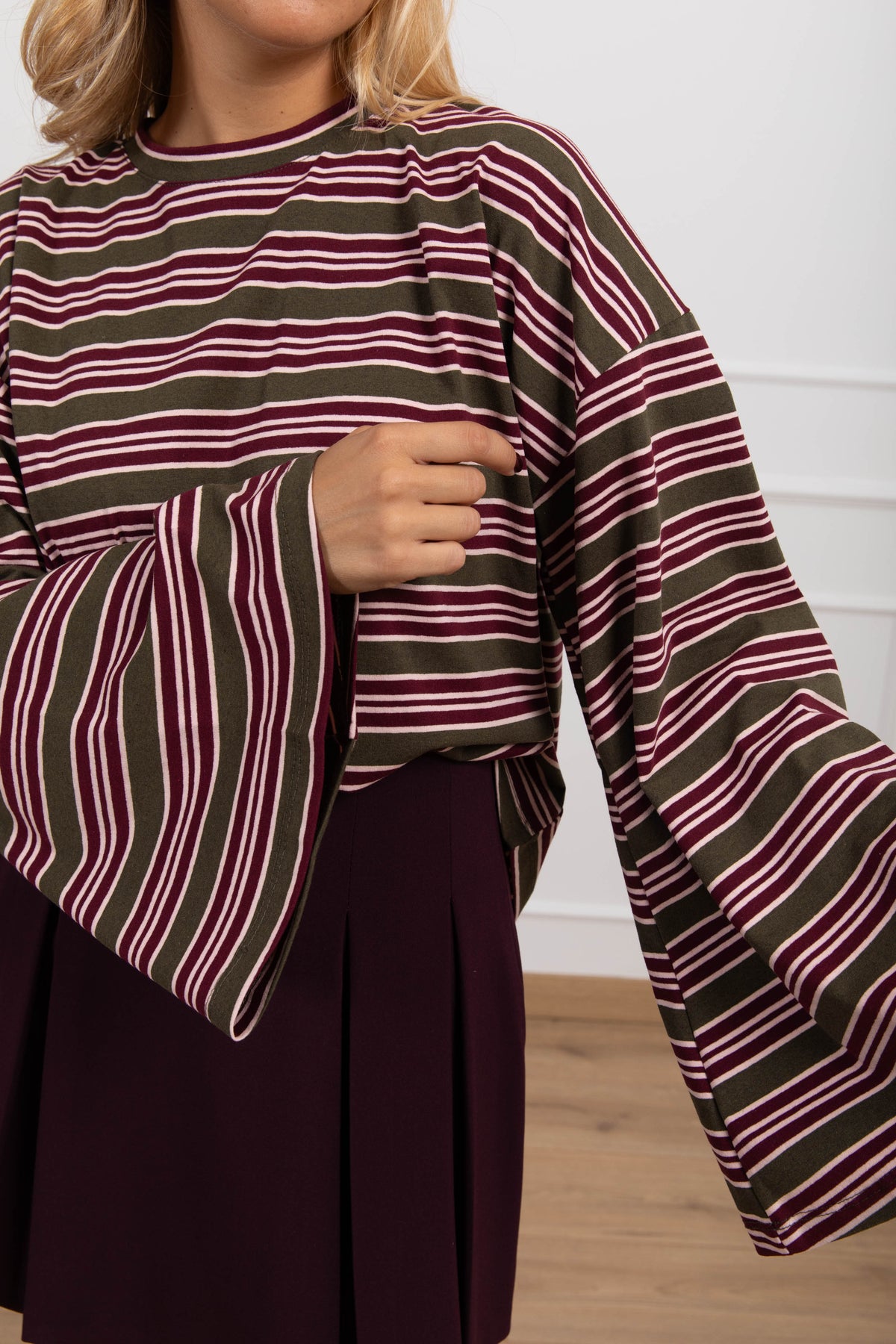 T-shirt a righe alternate bordeaux/militare ViCOLO