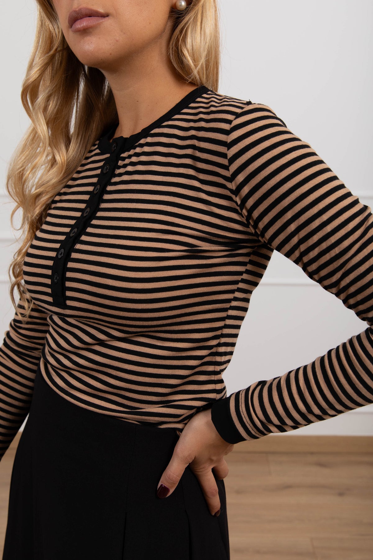 Serafino a righe variante beige/nero Tensione IN