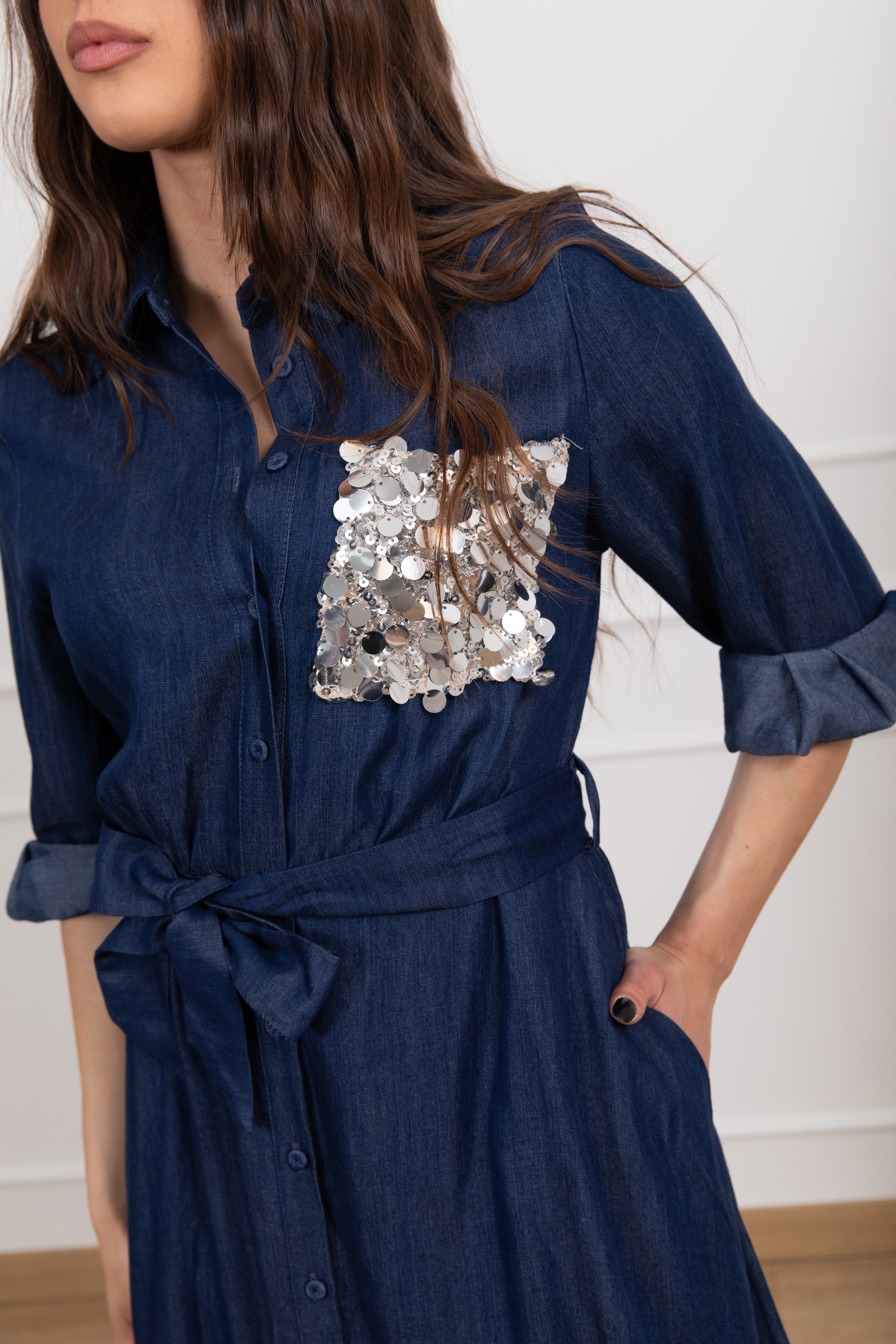 Abito lungo in chambrix con tasca paillettes Motel