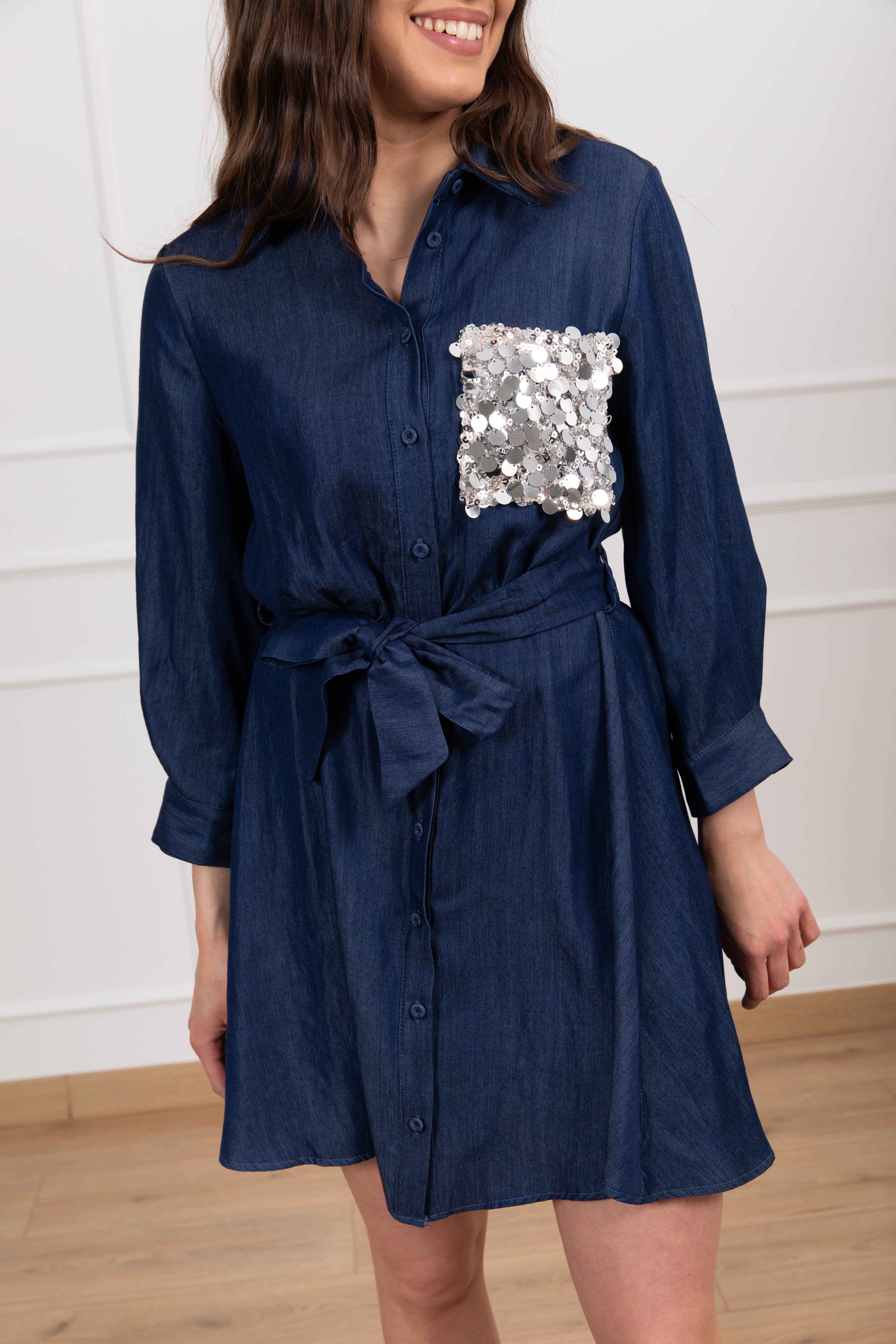 Abito corto in chambrix con tasca paillettes Motel