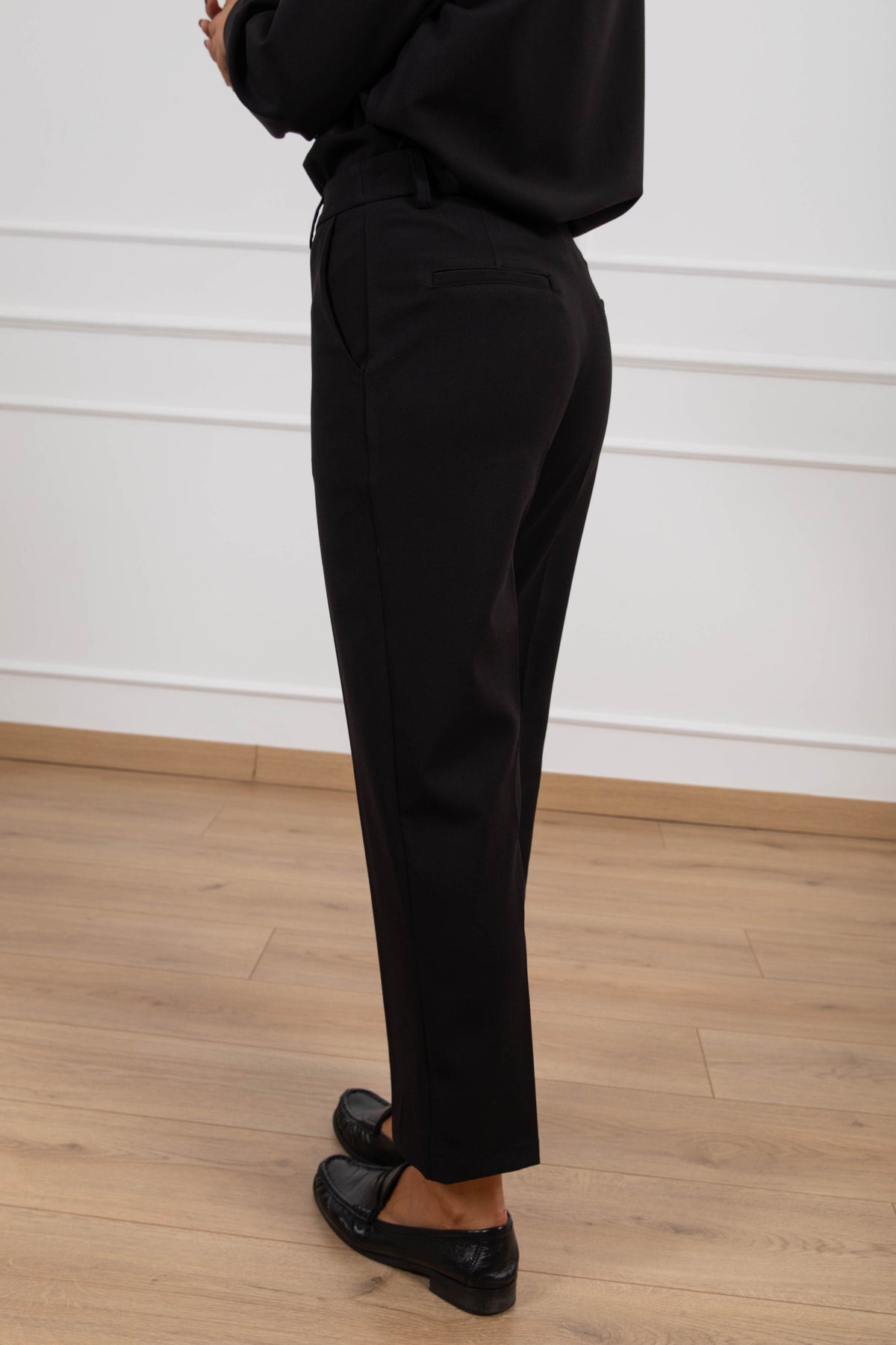 Pantalone a sigaretta variante nero Tensione IN