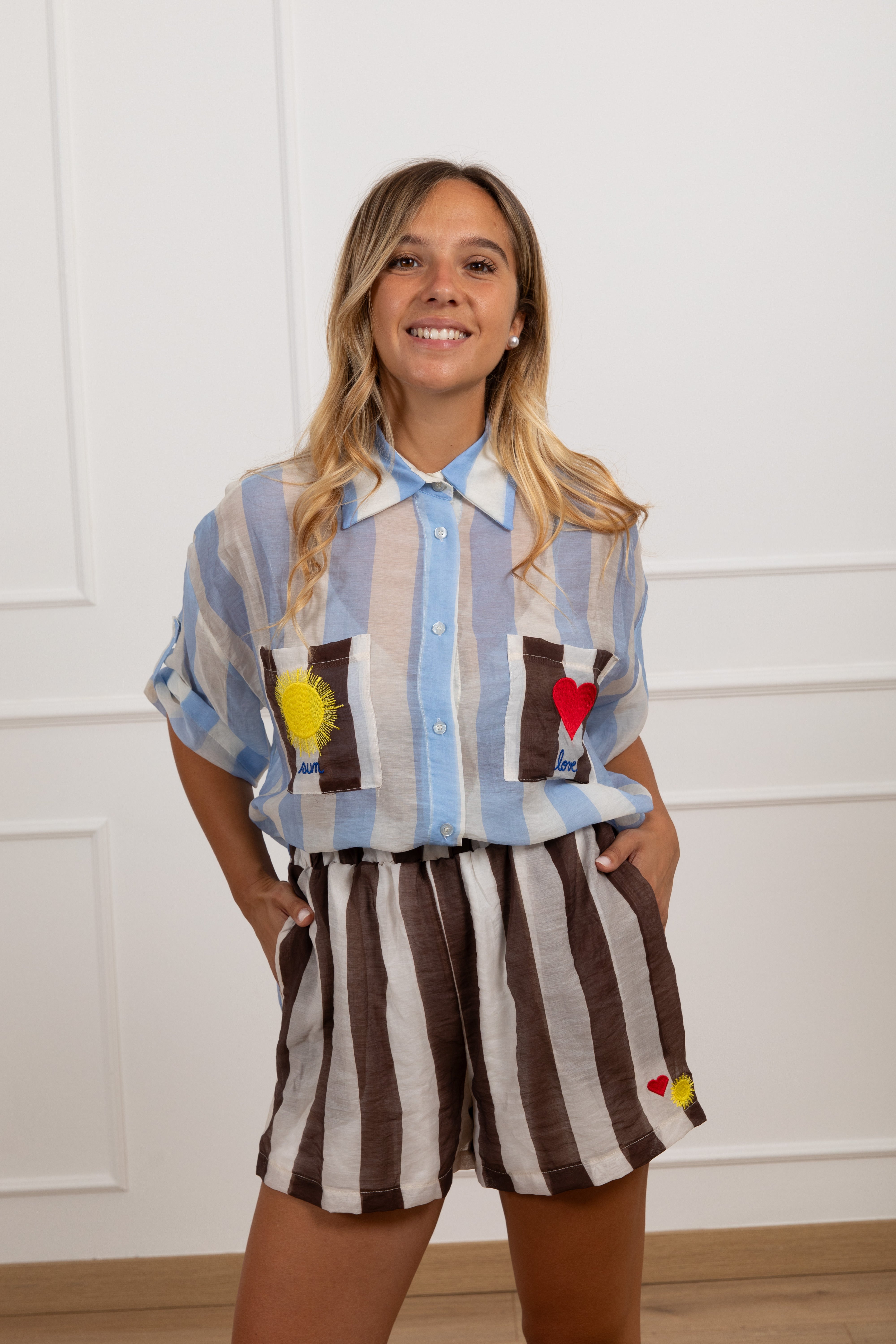 Shorts a righe con ricamo Tensione IN