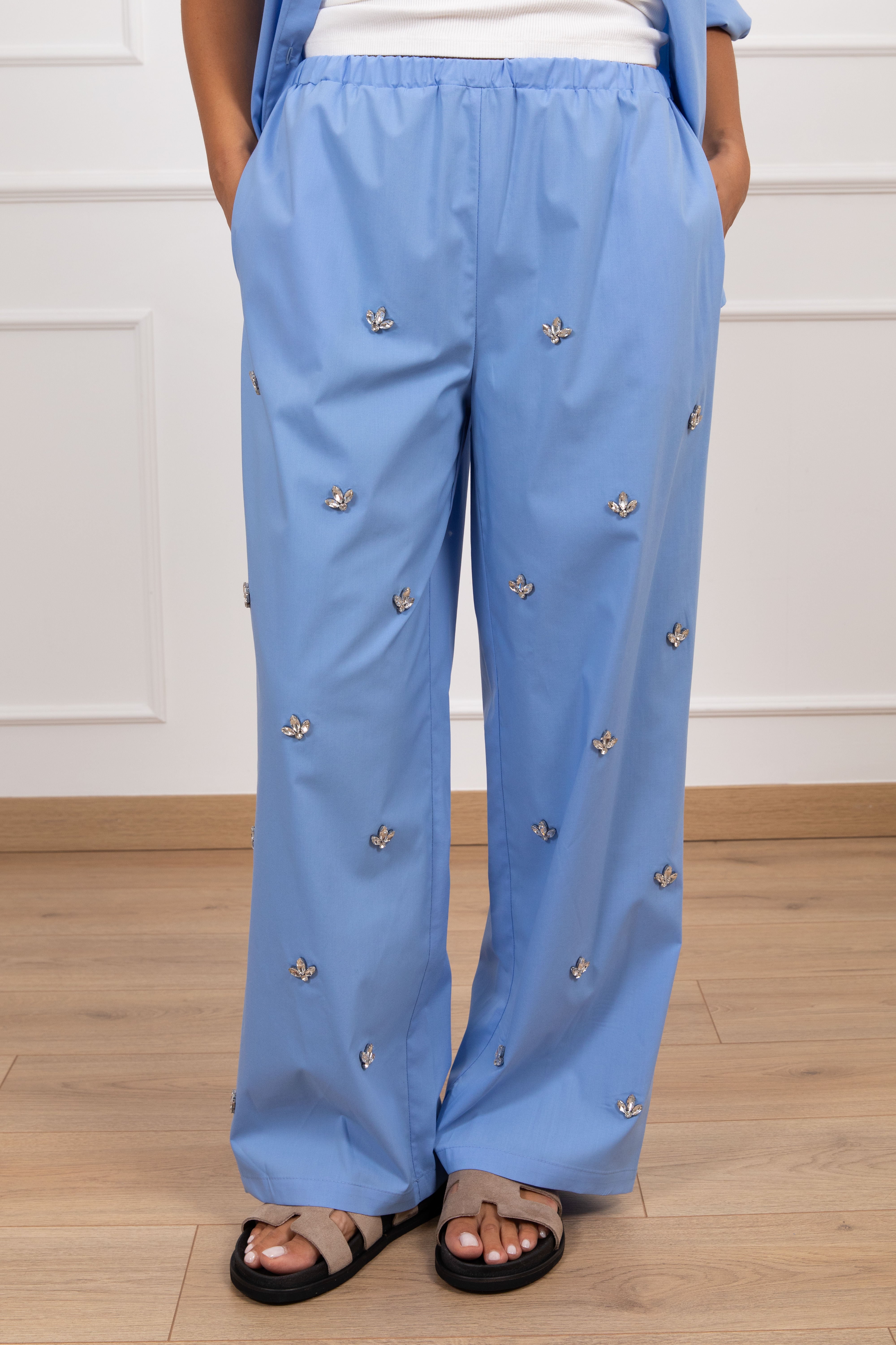 Pantalone in cotone con applicazione gioiello Tensione IN