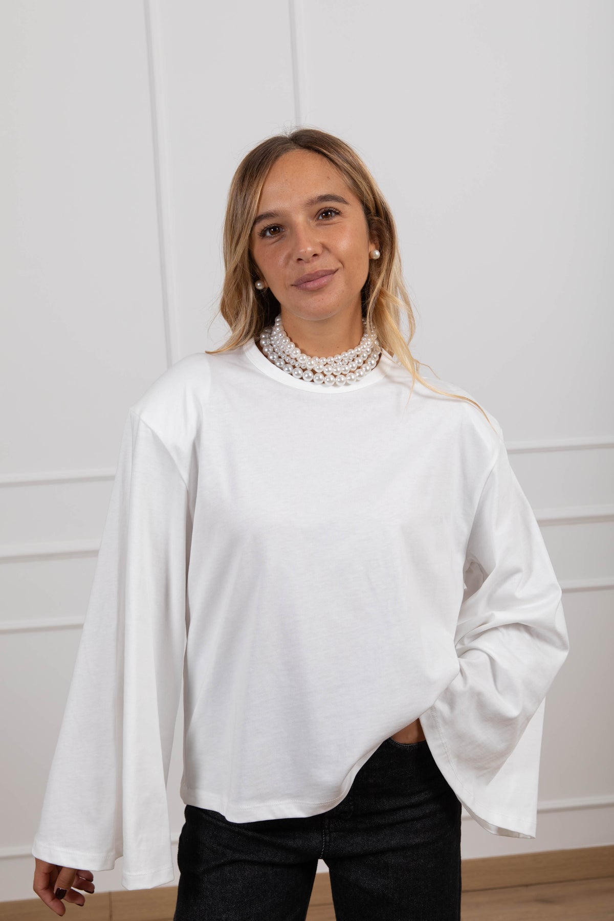T-shirt manica lunga con spallina imbottita variante panna ViCOLO