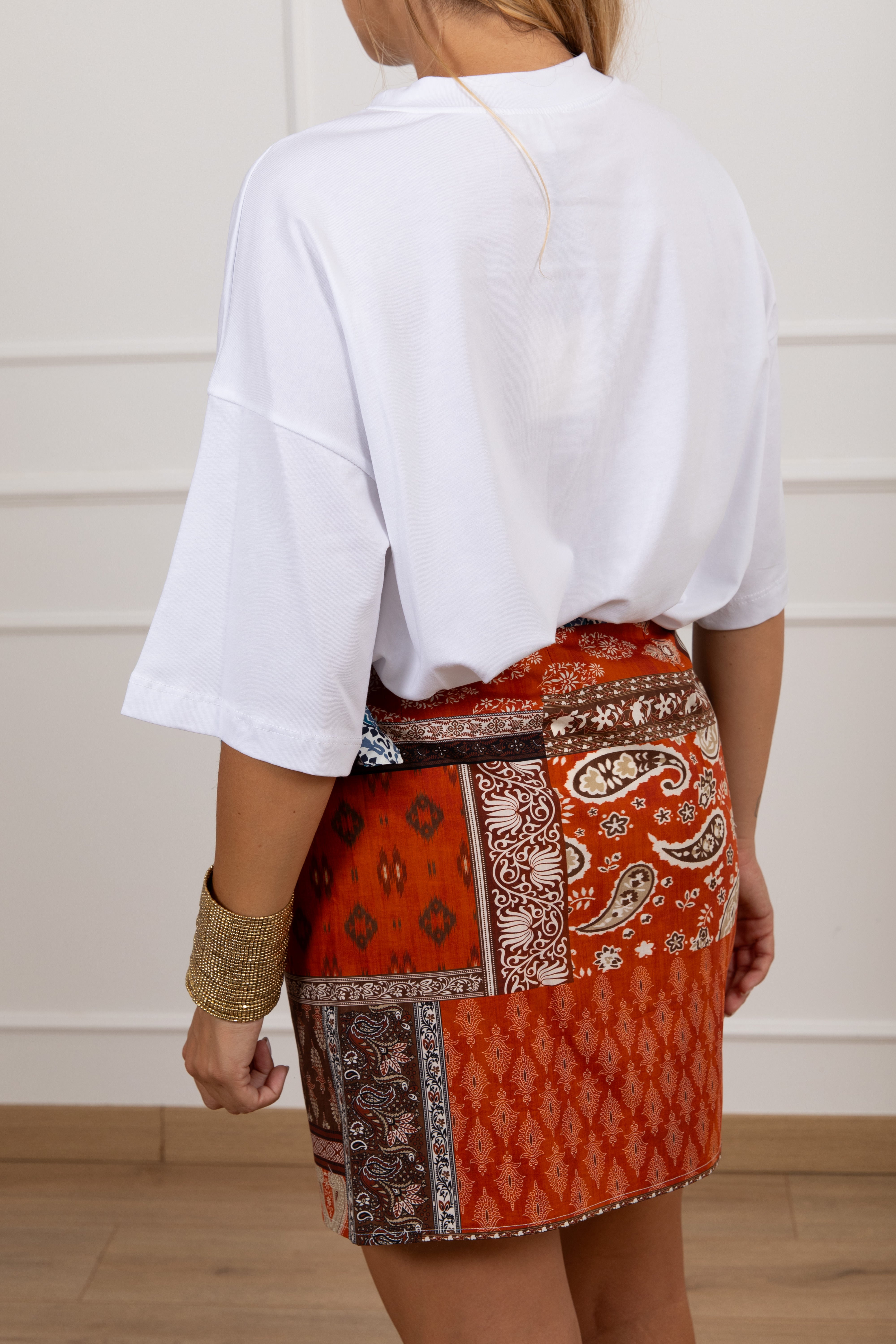 Coordinato t-shirt ricamo conchiglia e gonna corta pareo fantasia foulard ViCOLO