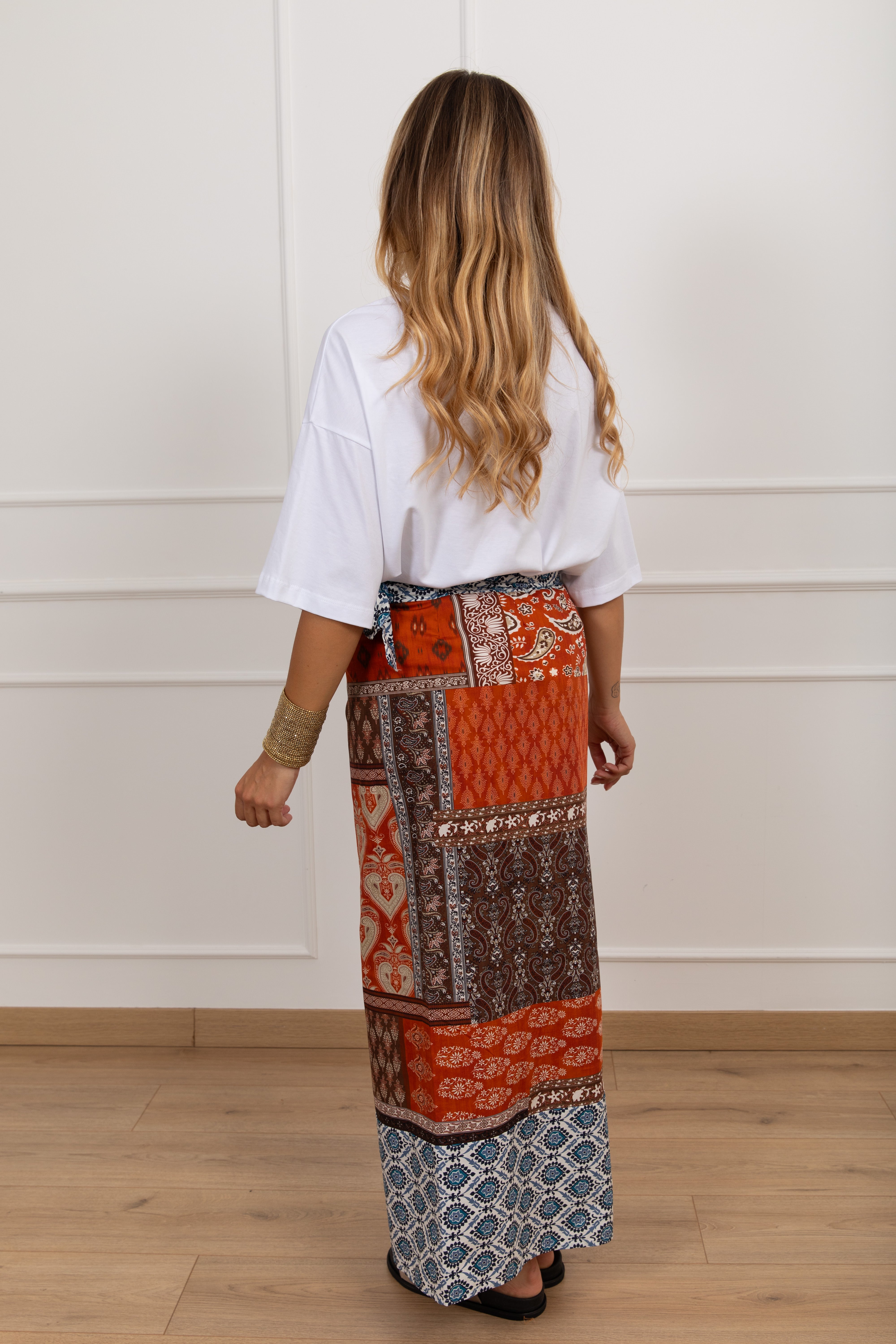 Coordinato t-shirt ricamo stella e gonna lunga pareo fantasia foulard ViCOLO