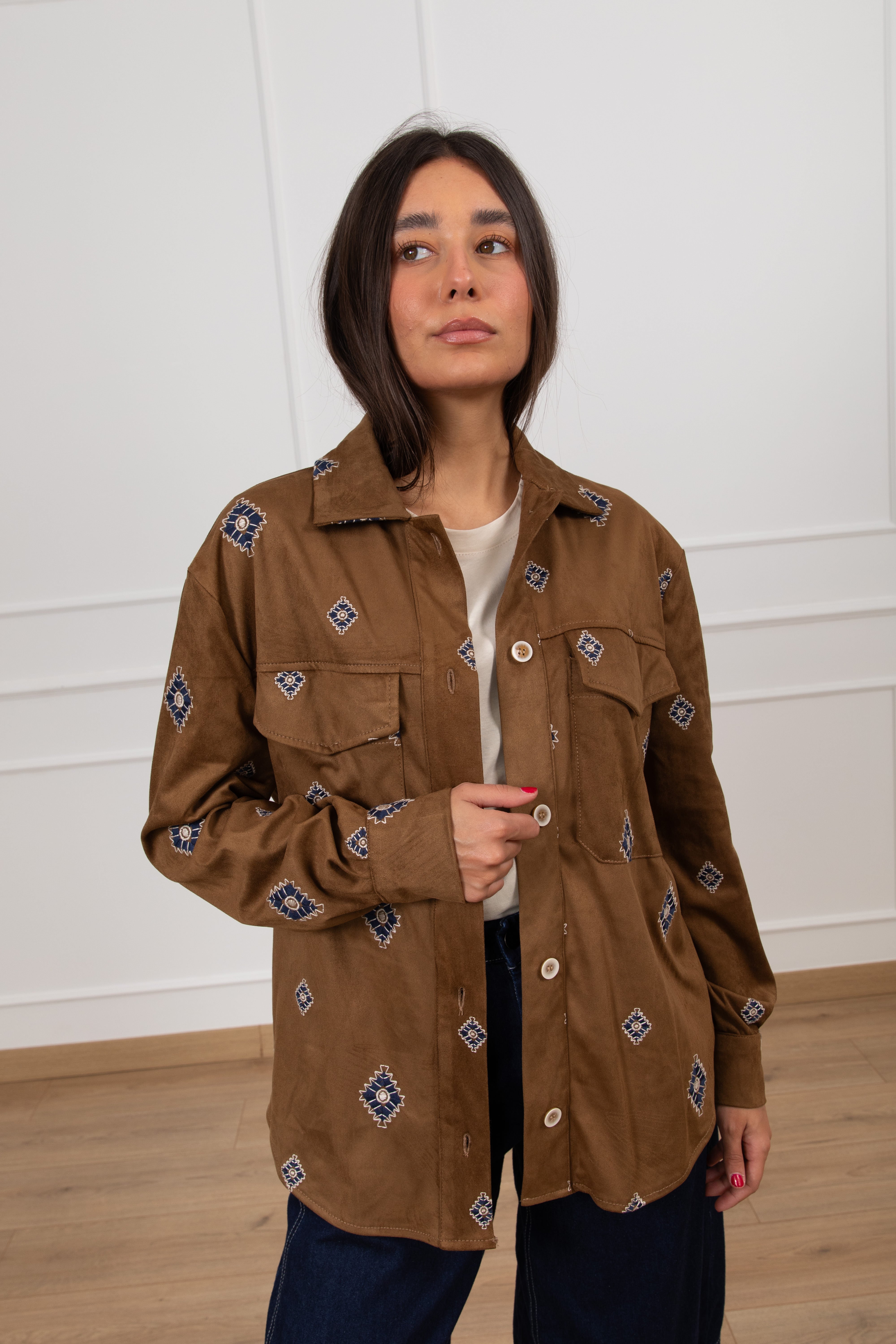 Giacca-camicia in eco-camoscio con ricamo ikat Susy Mix