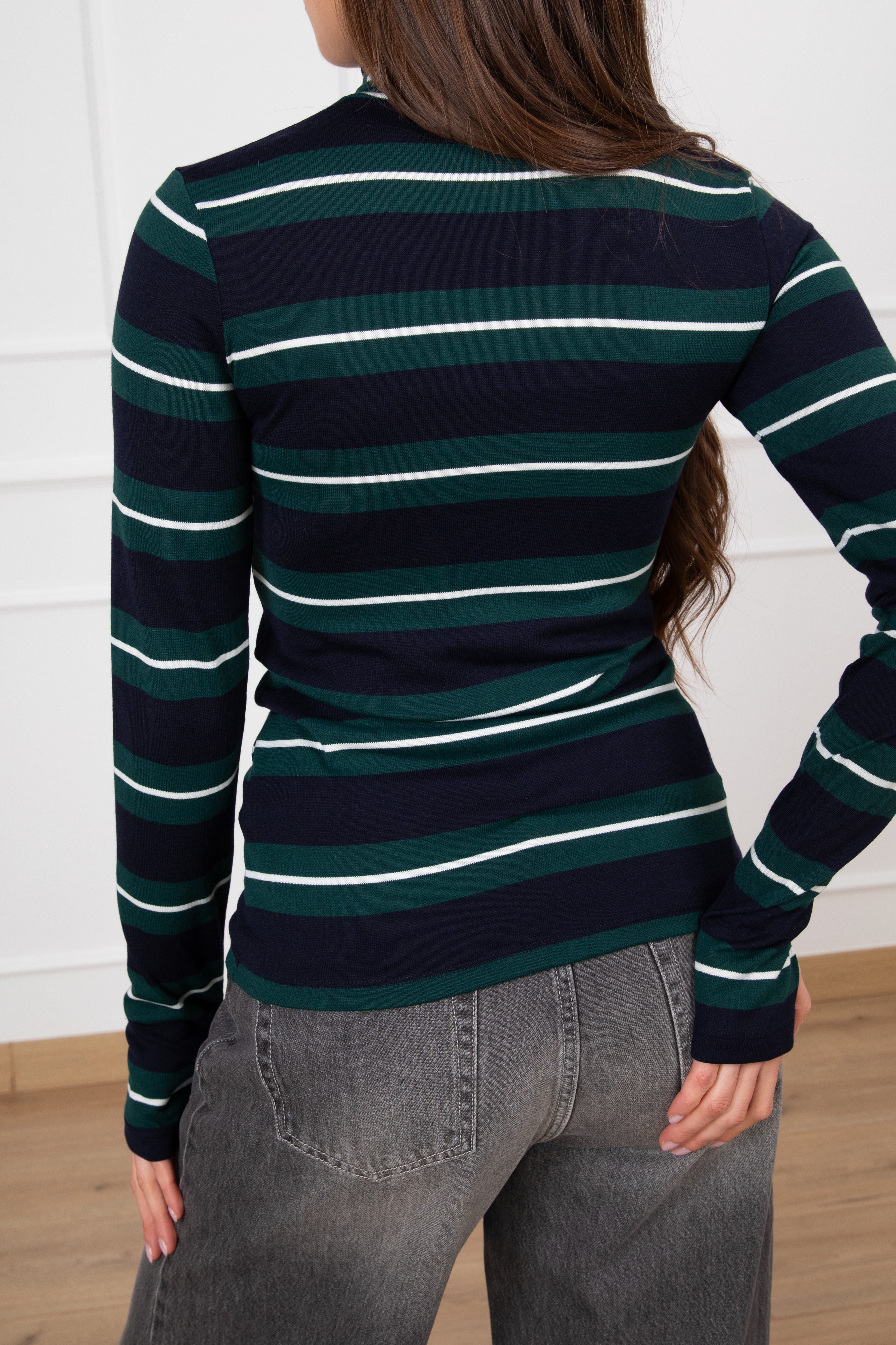 Dolcevita in viscosa righe asimmetriche con foro pollice ViCOLO