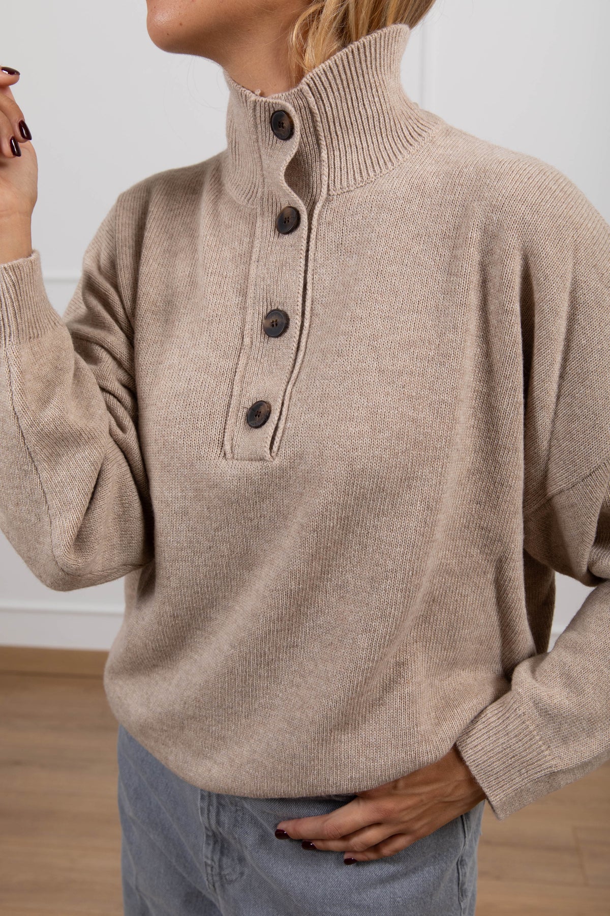 Pull mezzo collo con bottoni variante beige ViCOLO