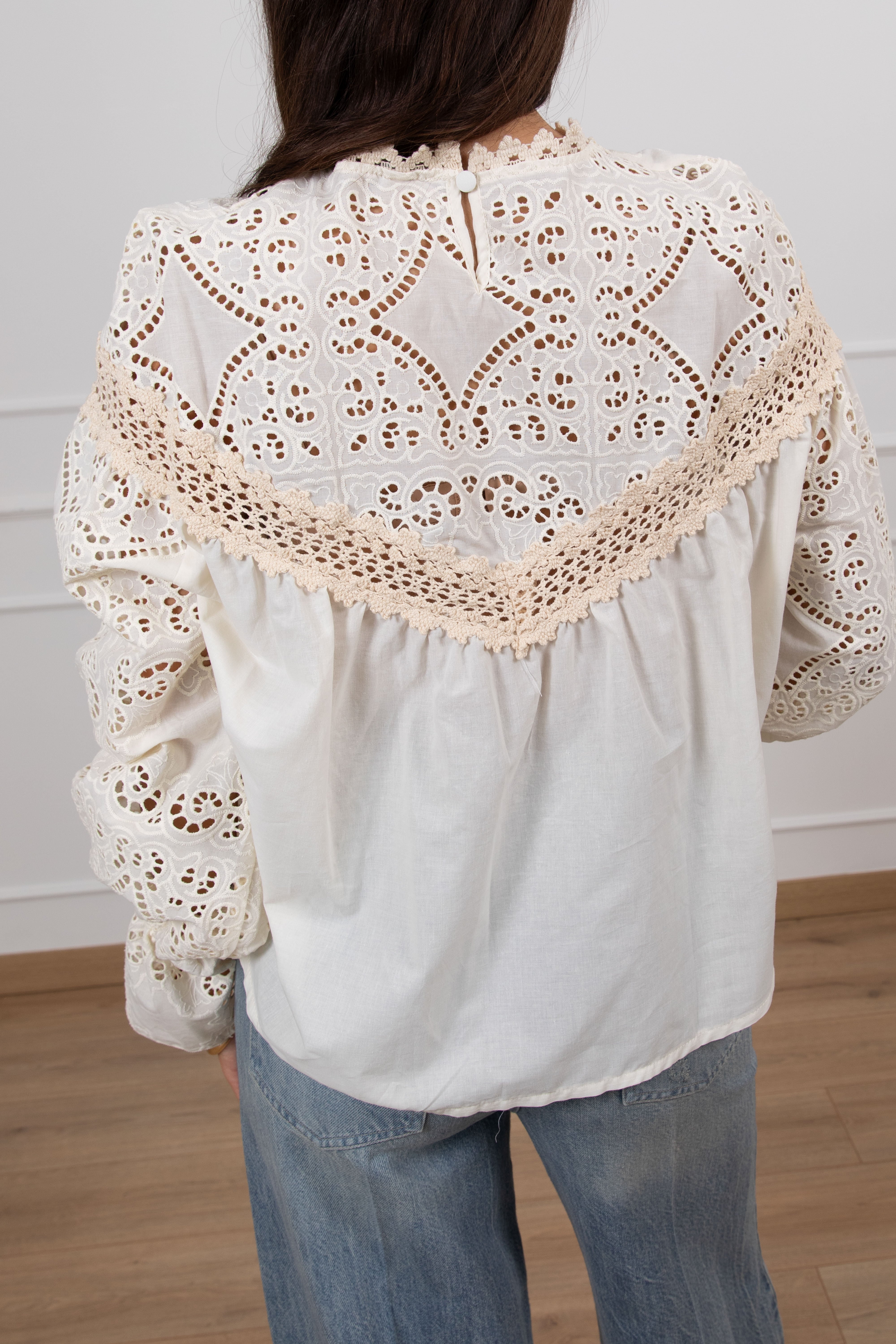 Blusa con inserito macramè Tensione IN