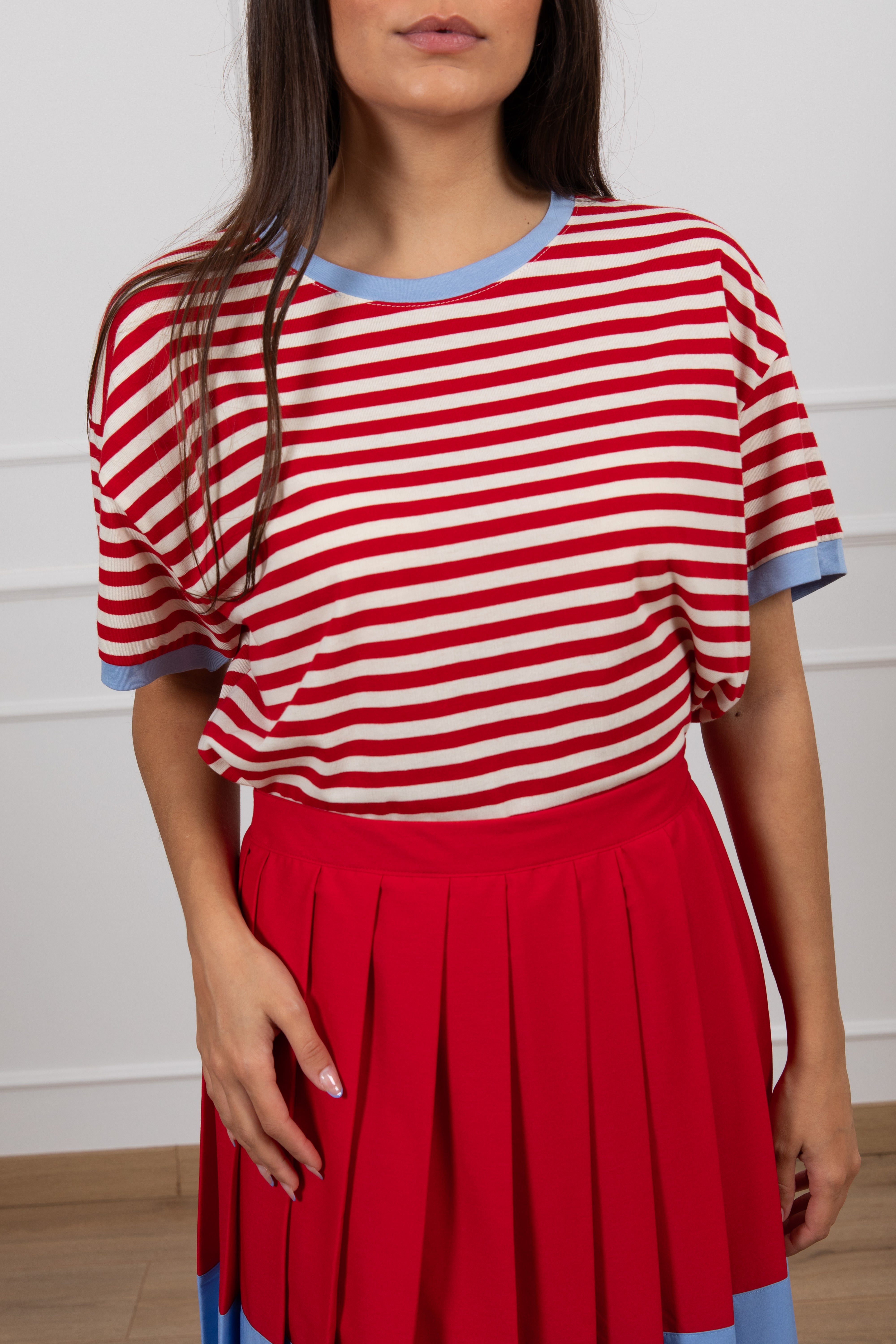T-shirt a righe con profilo a contrasto Tensione IN