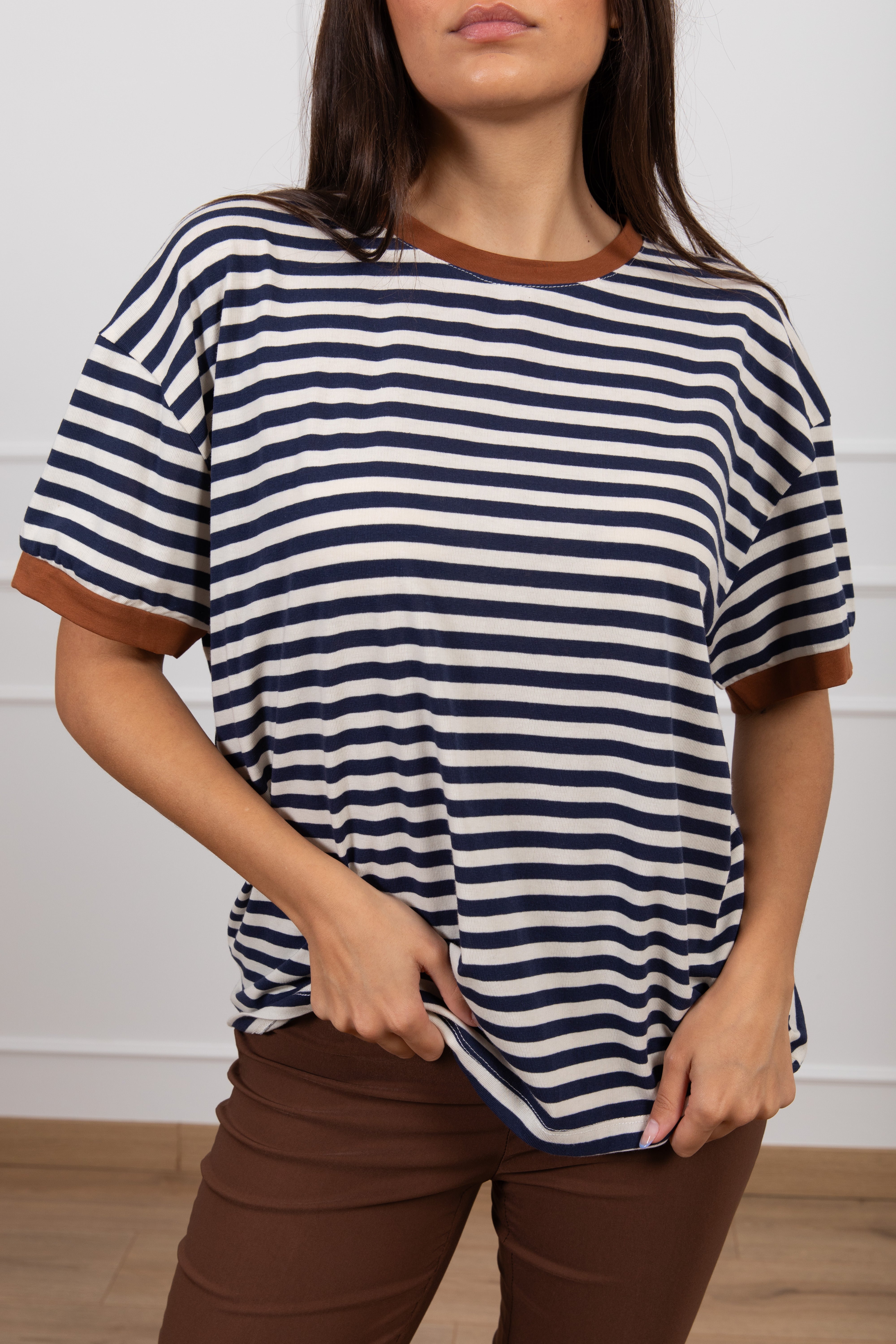 T-shirt a righe con profilo a contrasto Tensione IN