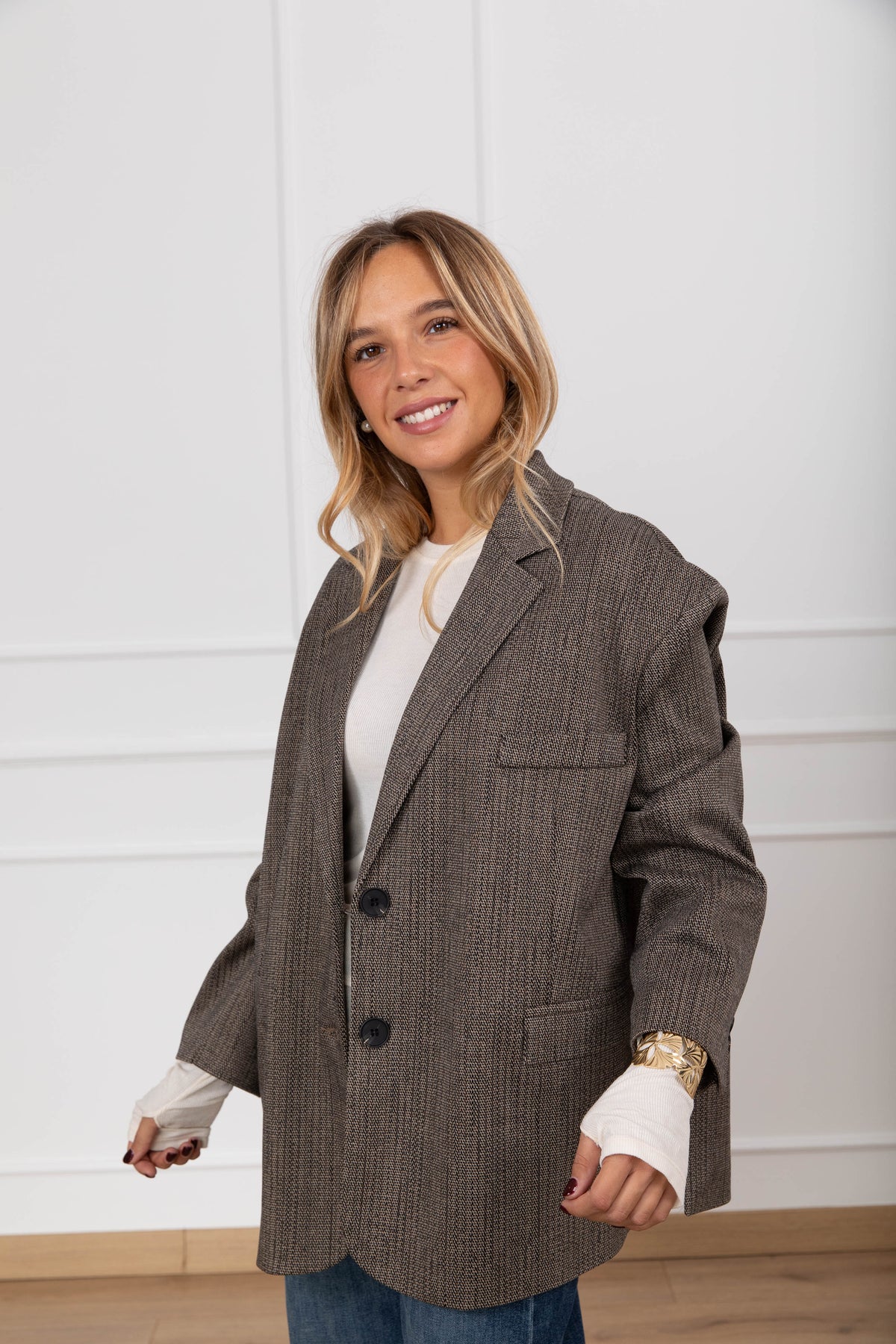 Giacca over-size con bracciale variante beige Susy Mix