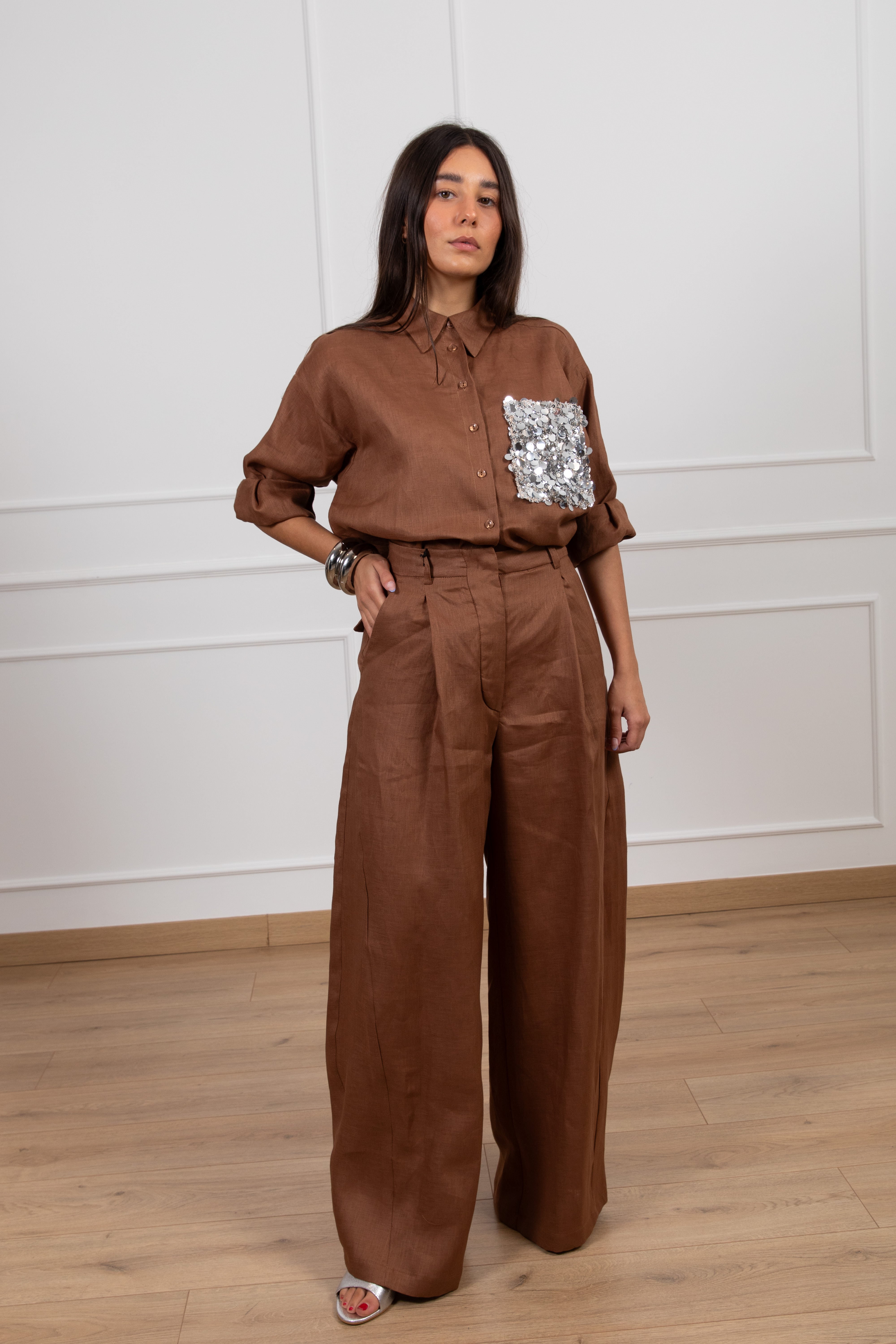 Pantalone barrel-fit in 100% lino con pinces Tensione IN