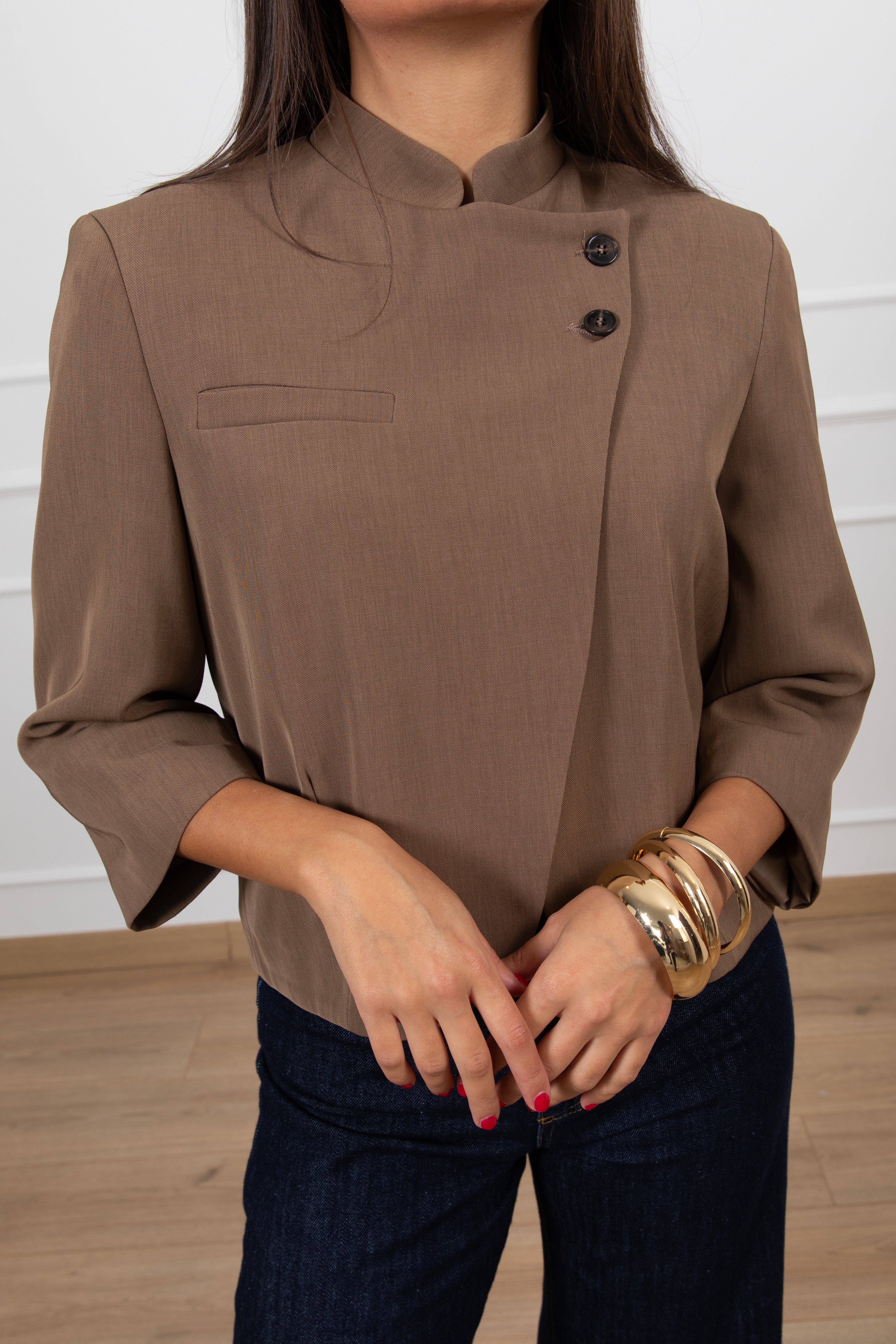 Giacca cropped manica 3/4 con 2 bottoni alti Tensione IN