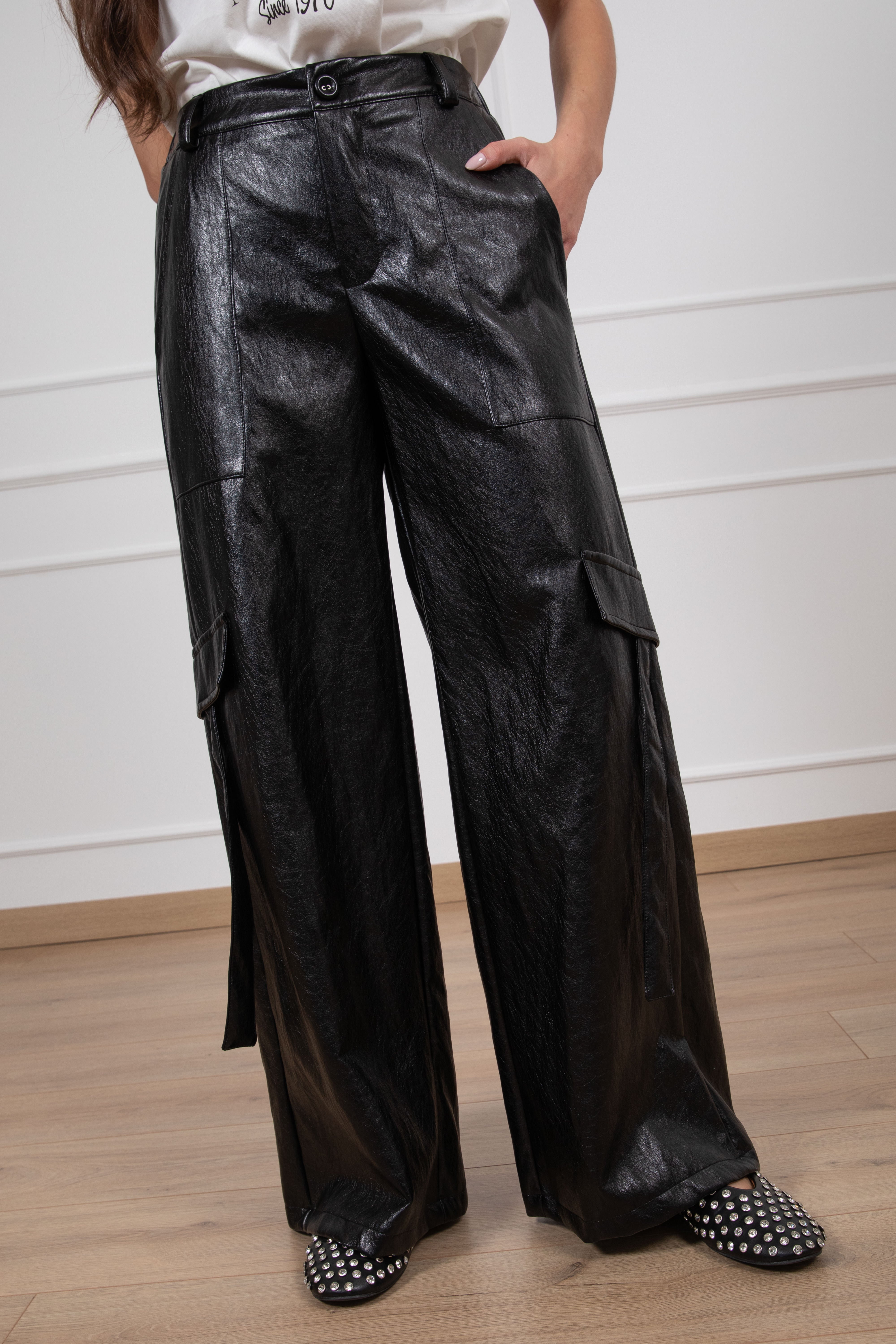 Pantalone cargo in eco-pelle lucida Tensione IN