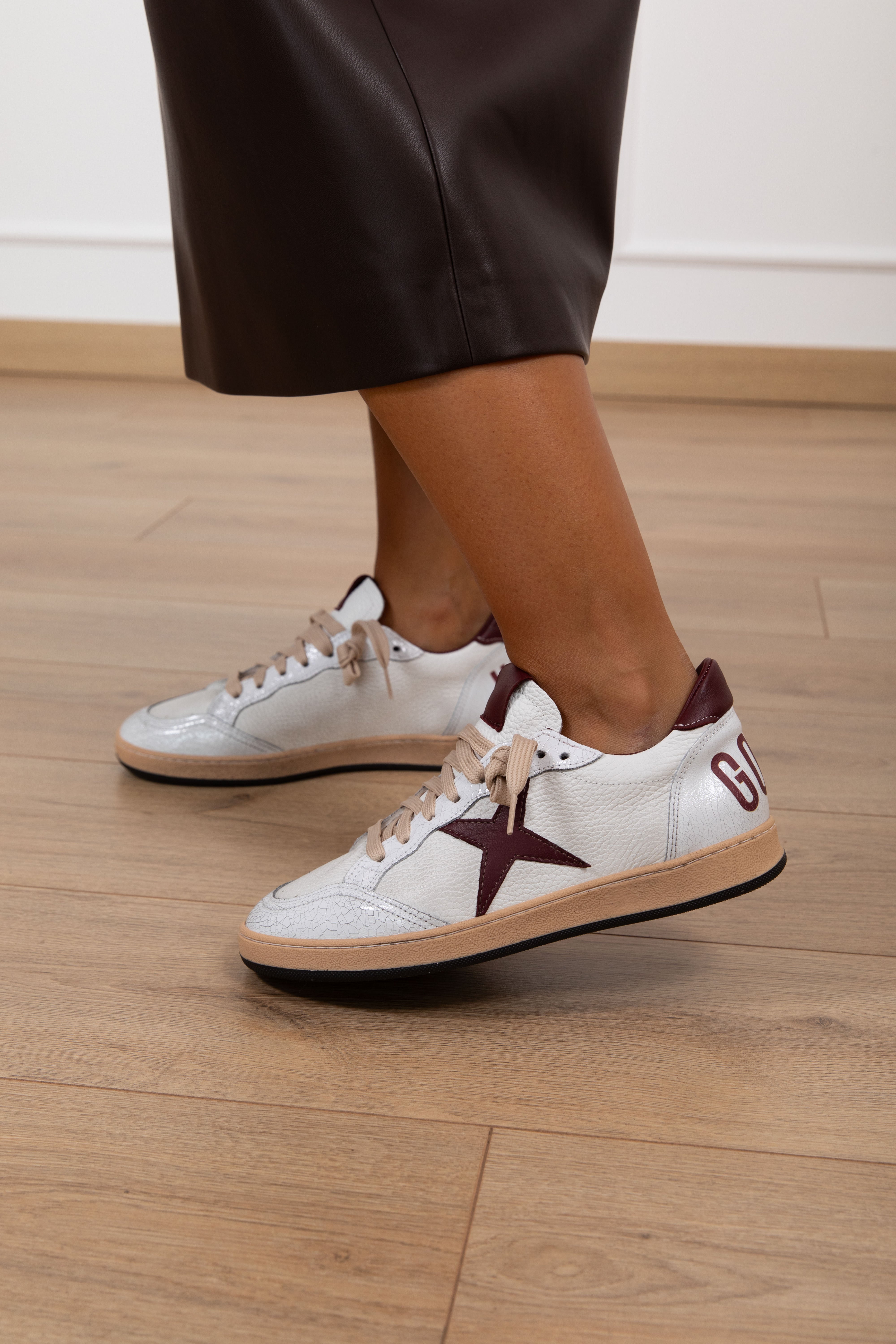 Sneakers "Good Vibes" in pelle variante bordeaux Divine Follie