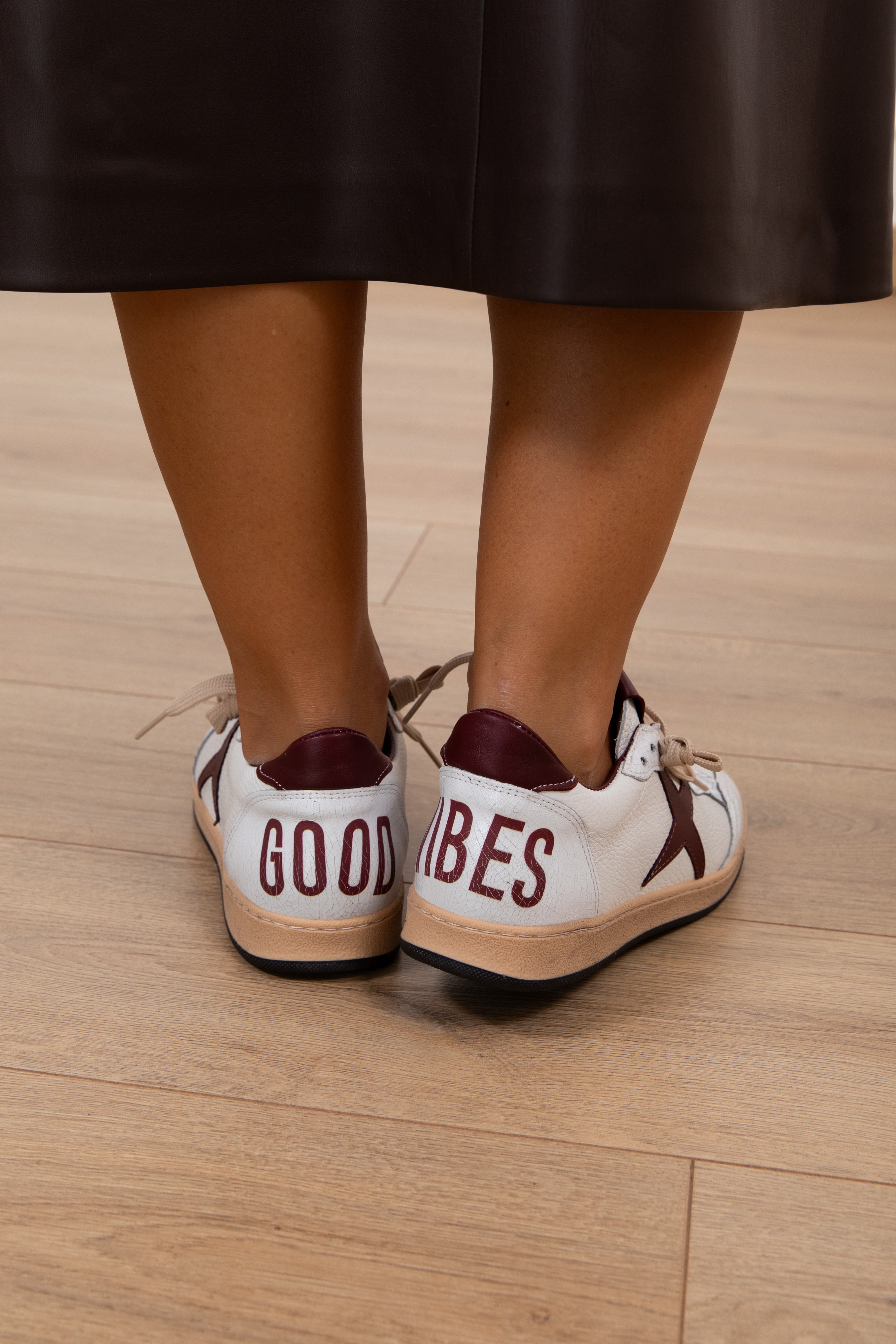 Sneakers "Good Vibes" in pelle variante bordeaux Divine Follie