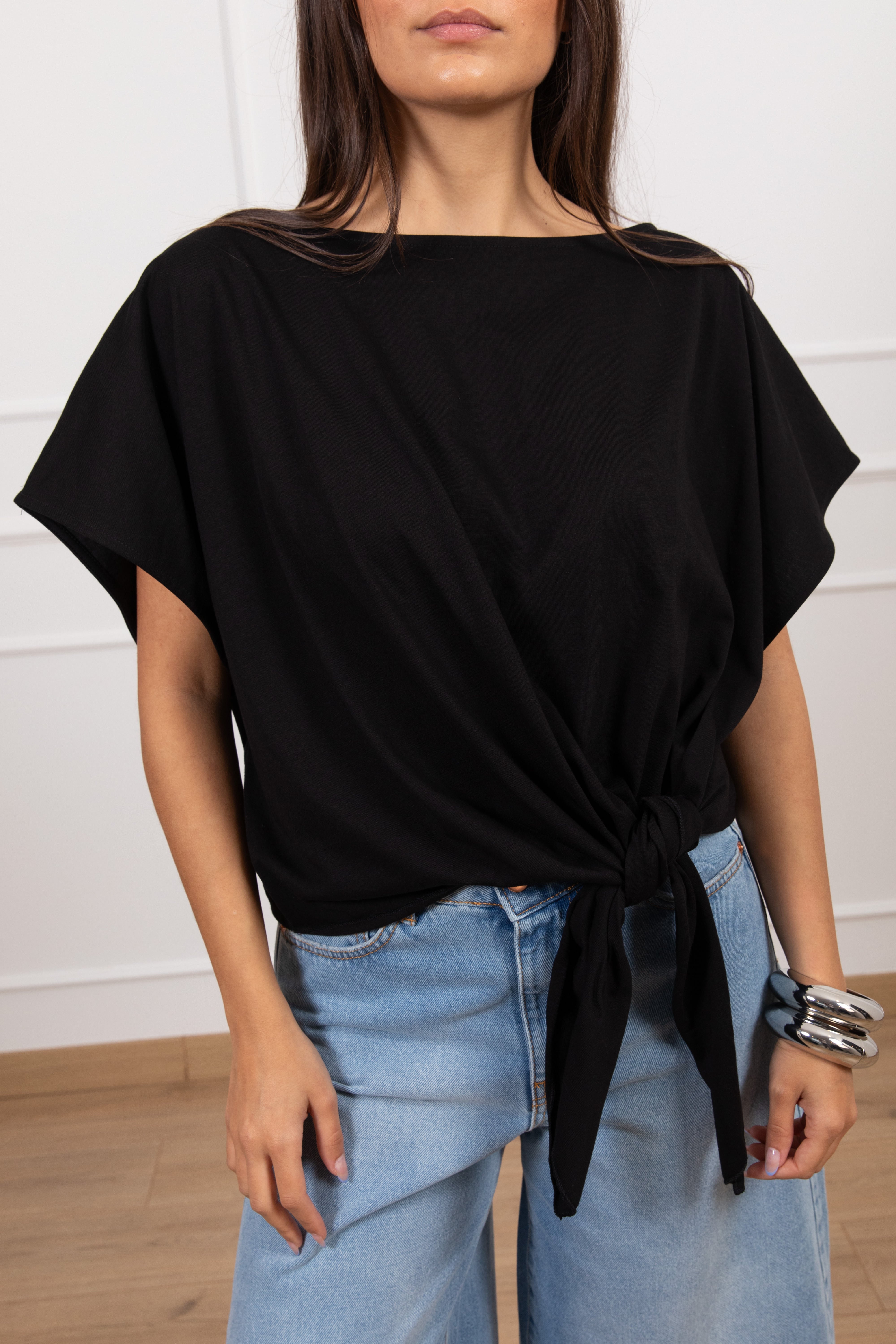 T-shirt con scollo a barchetta e nodo ViCOLO