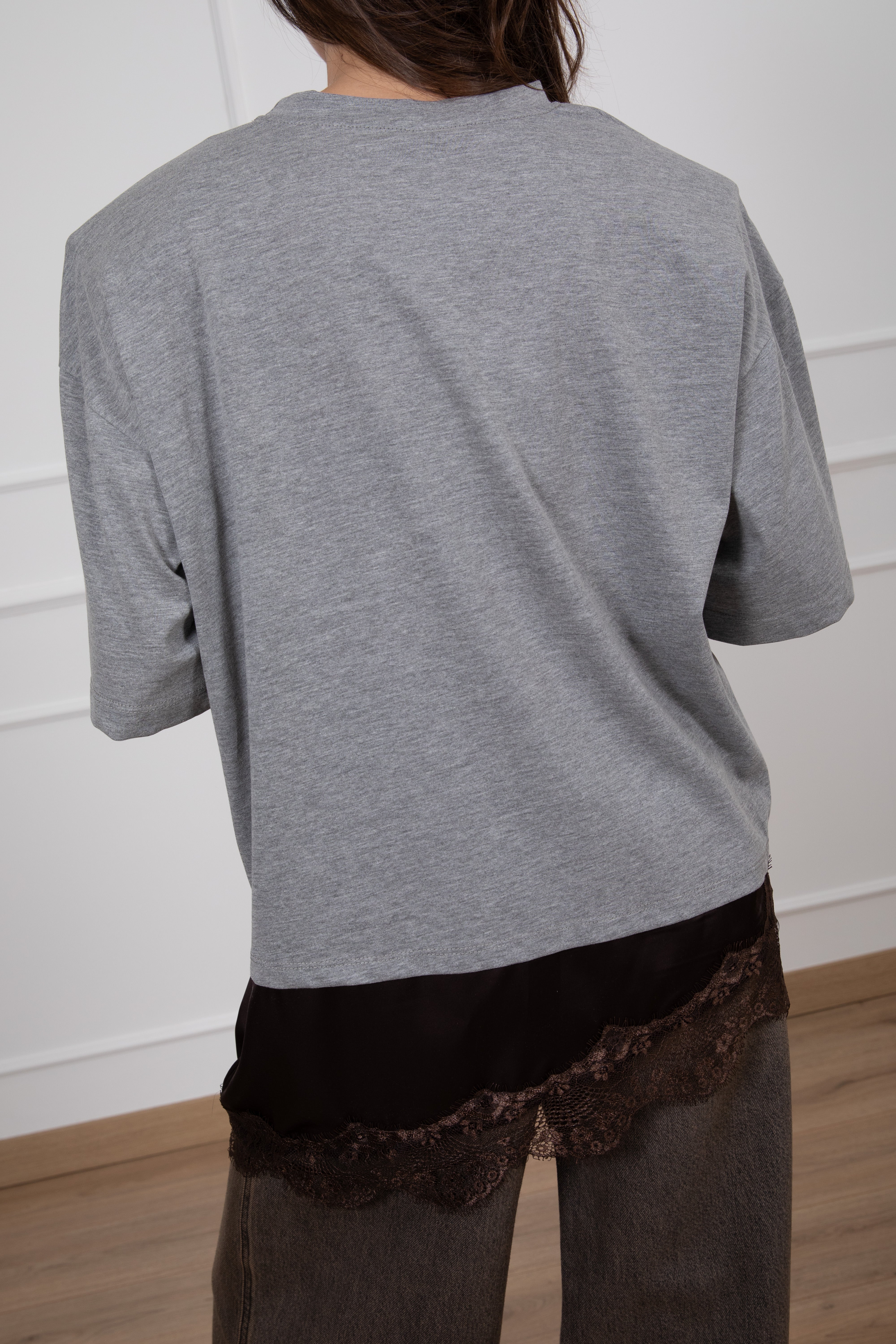T-shirt spallina imbottita con fondo lingerie Tensione IN