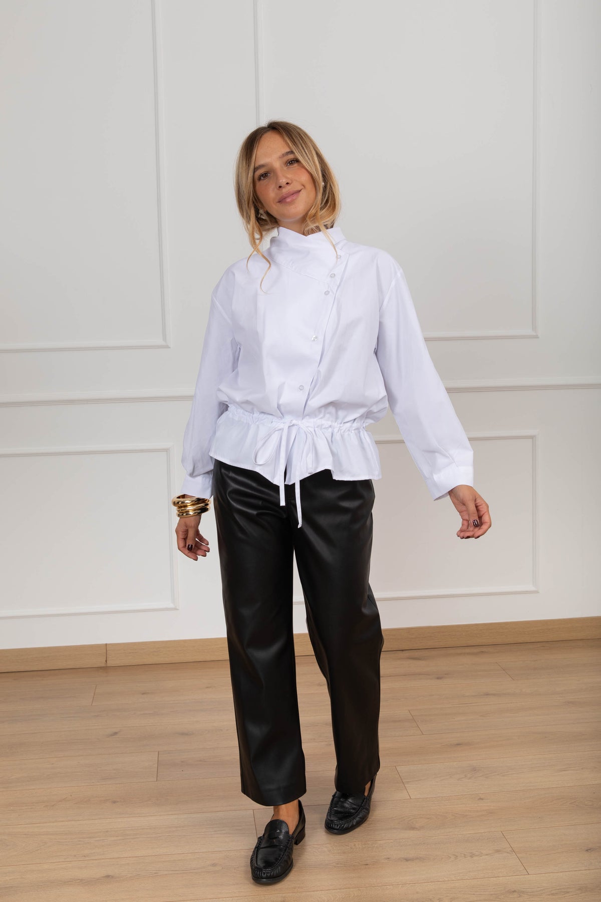 Camicia con bottoni spostati e coulisse Tensione IN