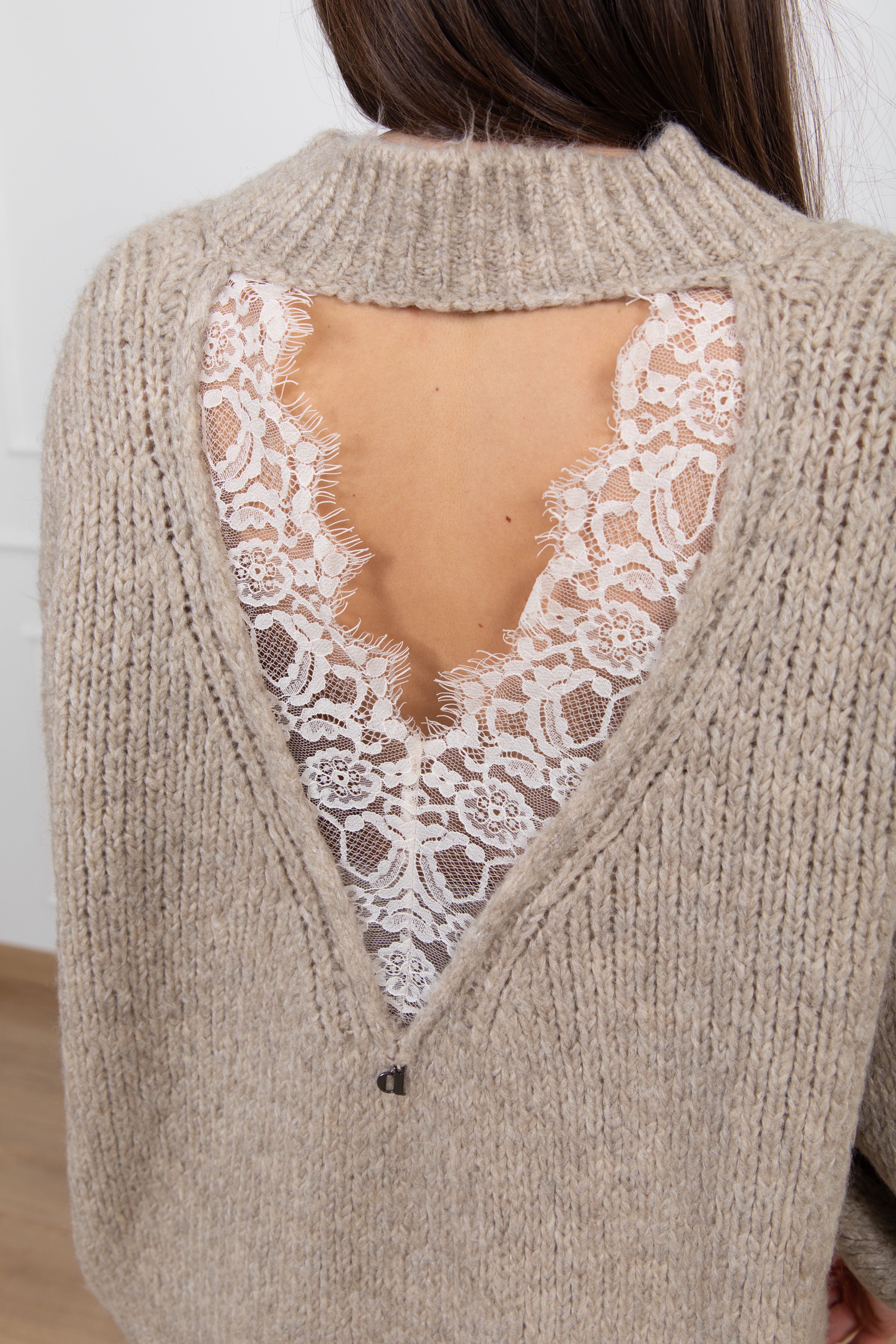 Maxi-pull in lana grossa con inserto in pizzo Dixie