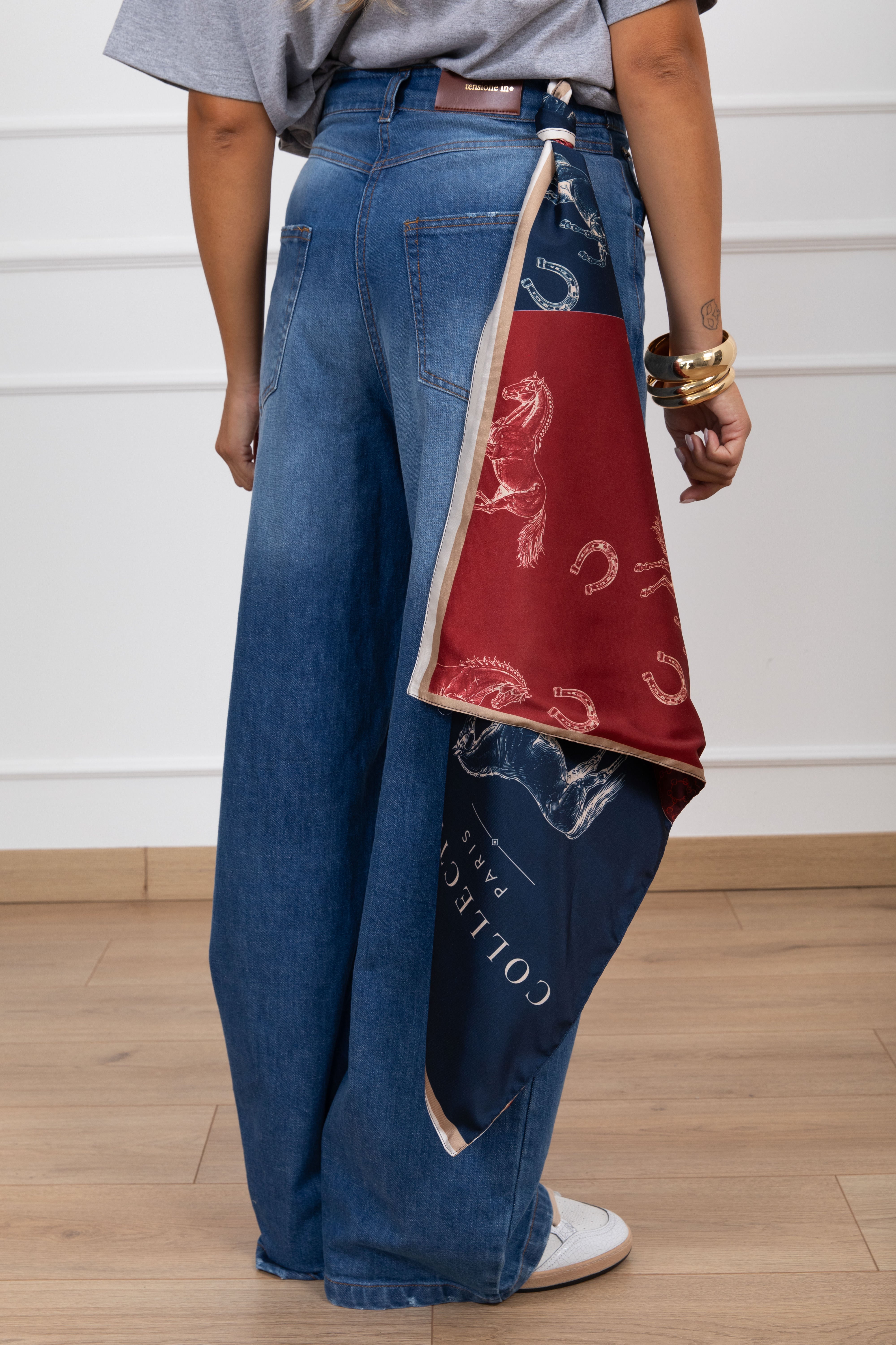 Jeans con foulard fantasia ferro di cavallo Tensione IN
