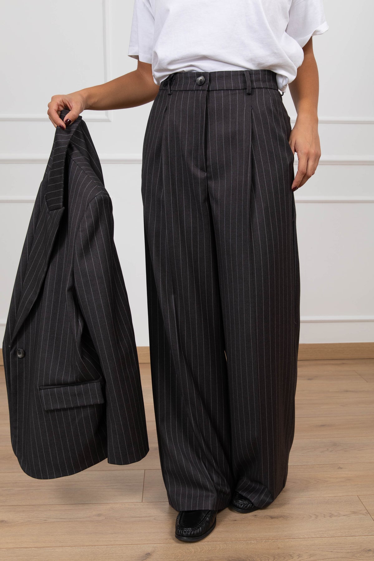 Pantalone gessato a palazzo con pinces ViCOLO